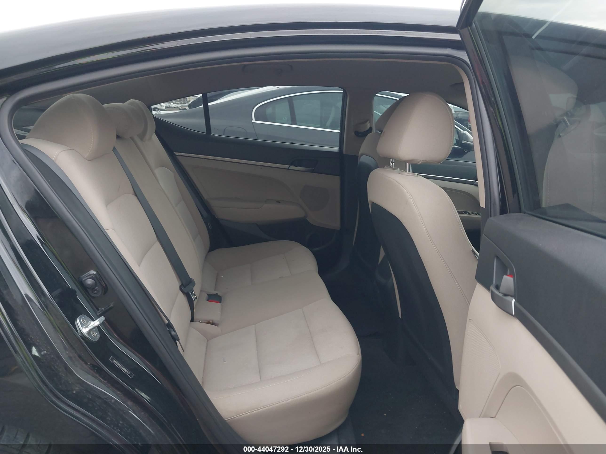 HYUNDAI ELANTRA image 8