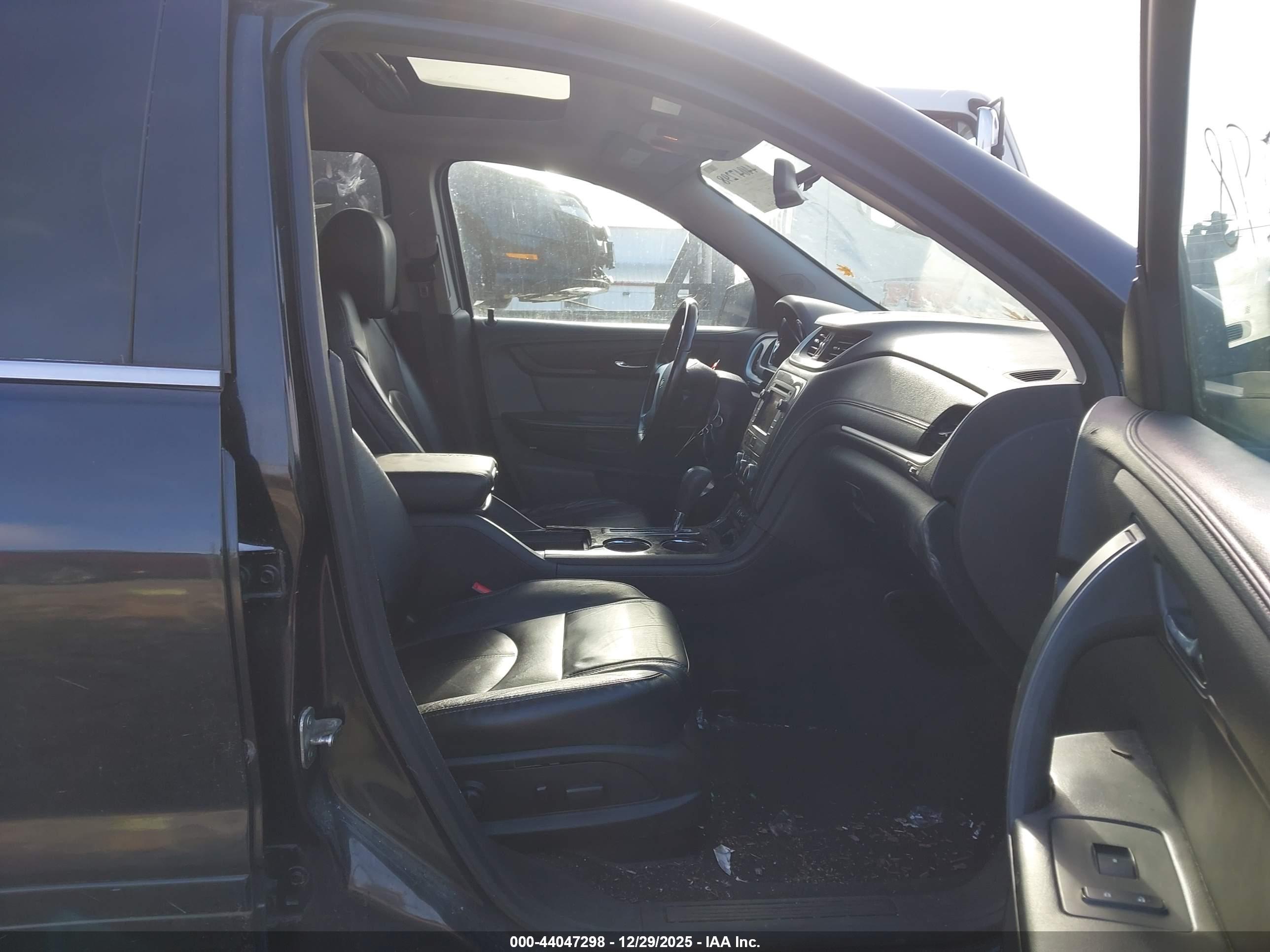 CHEVROLET TRAVERSE image 5