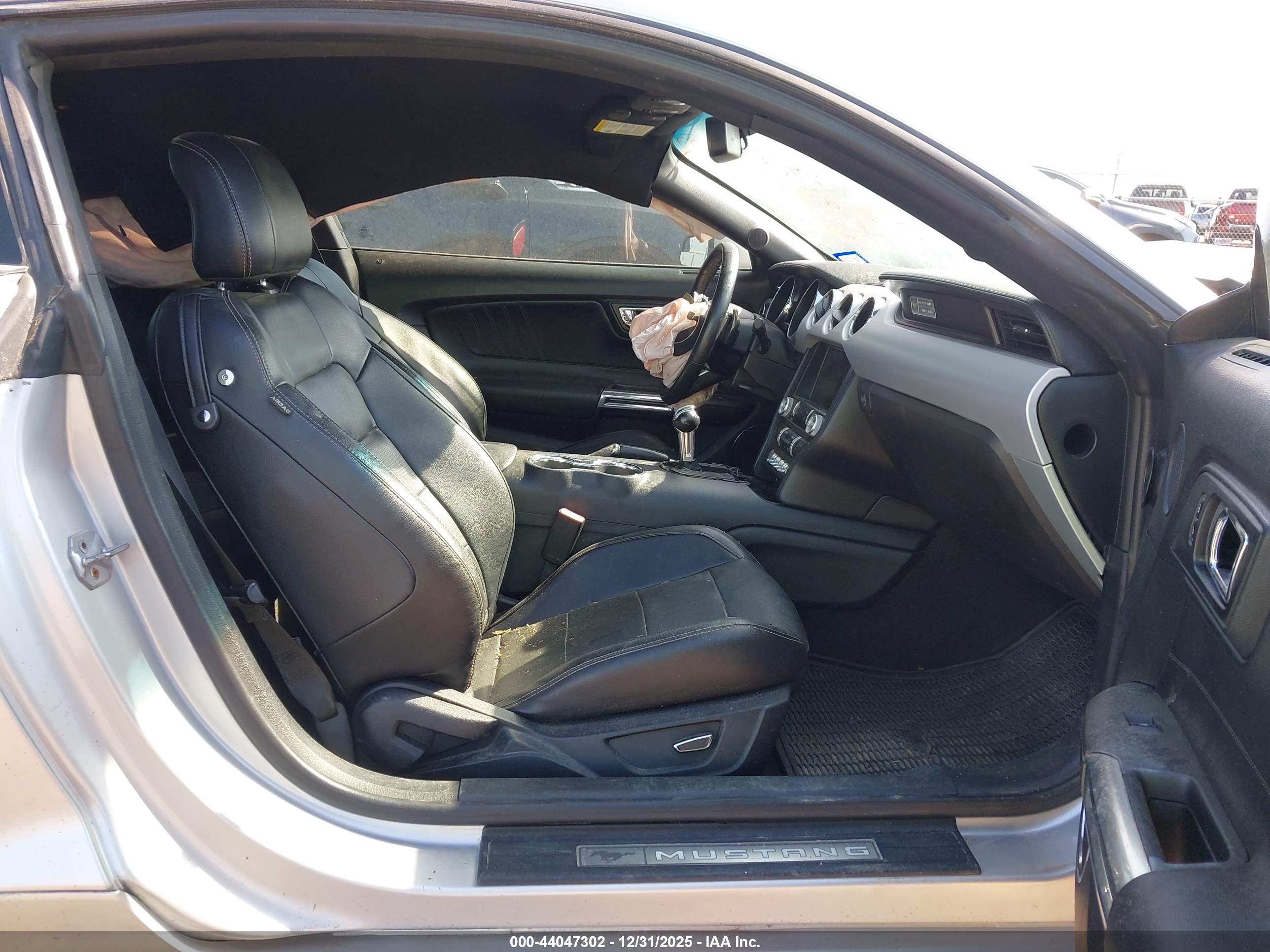 FORD MUSTANG image 5