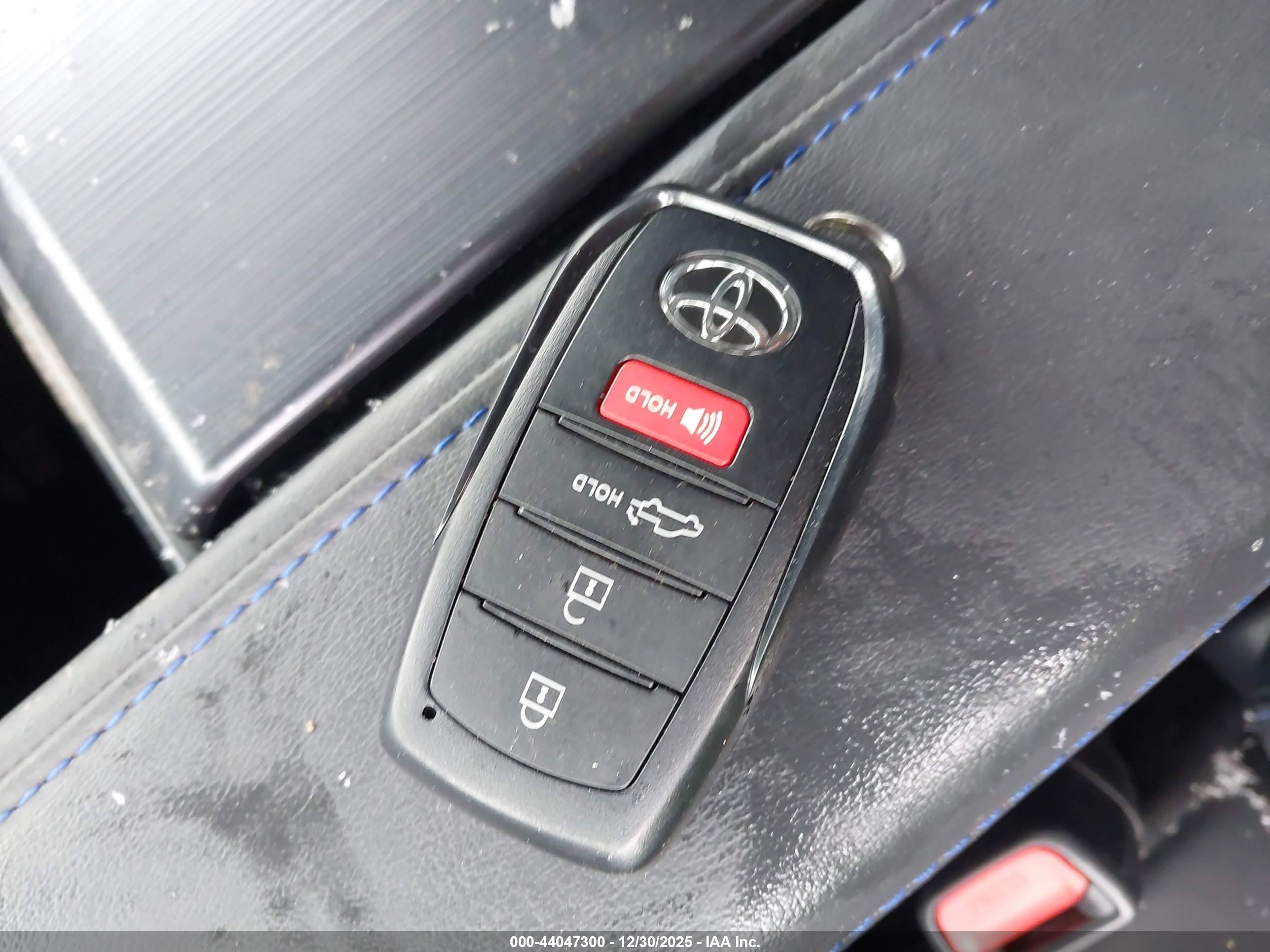 TOYOTA TUNDRA image 11