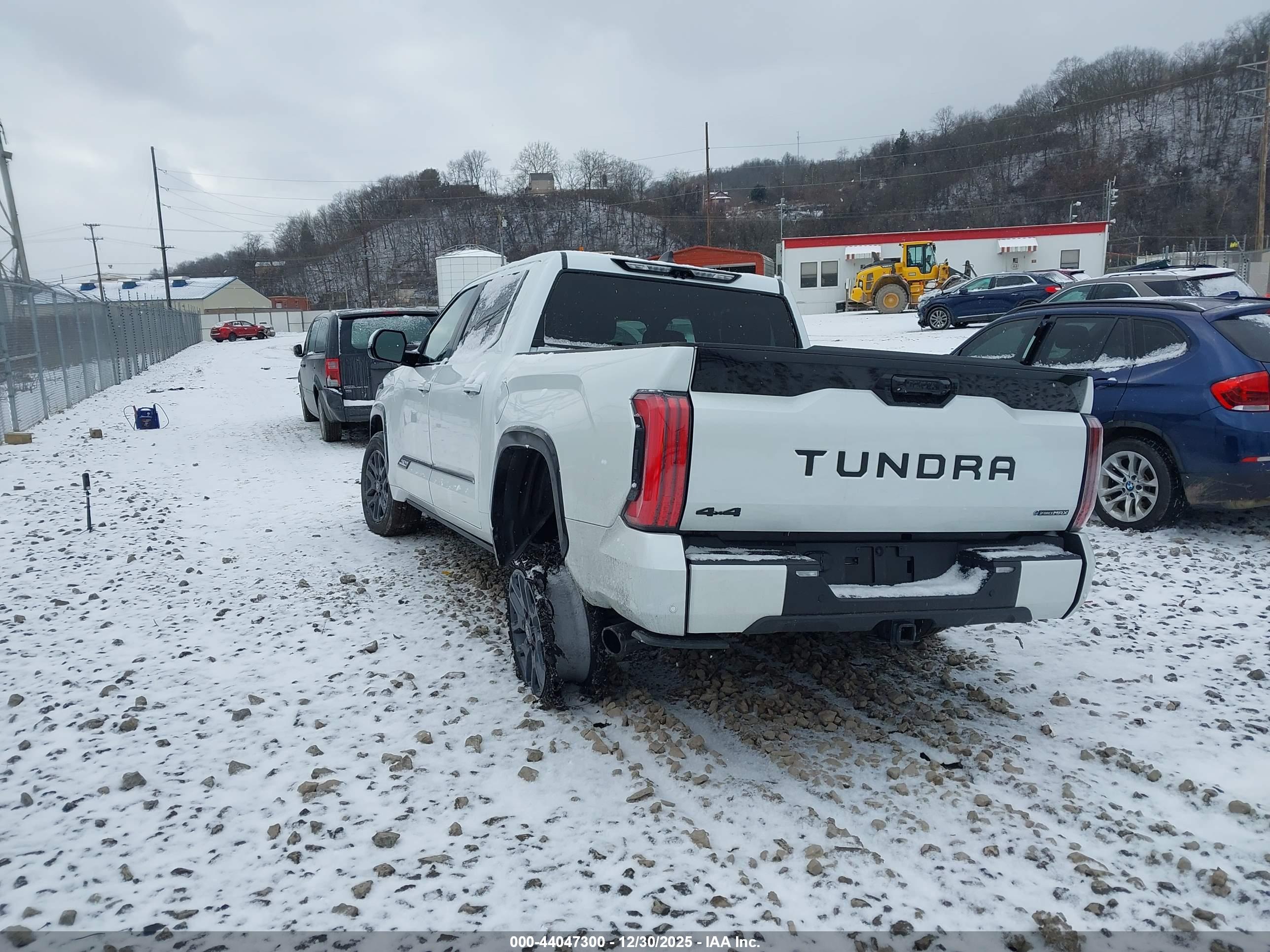 TOYOTA TUNDRA image 3