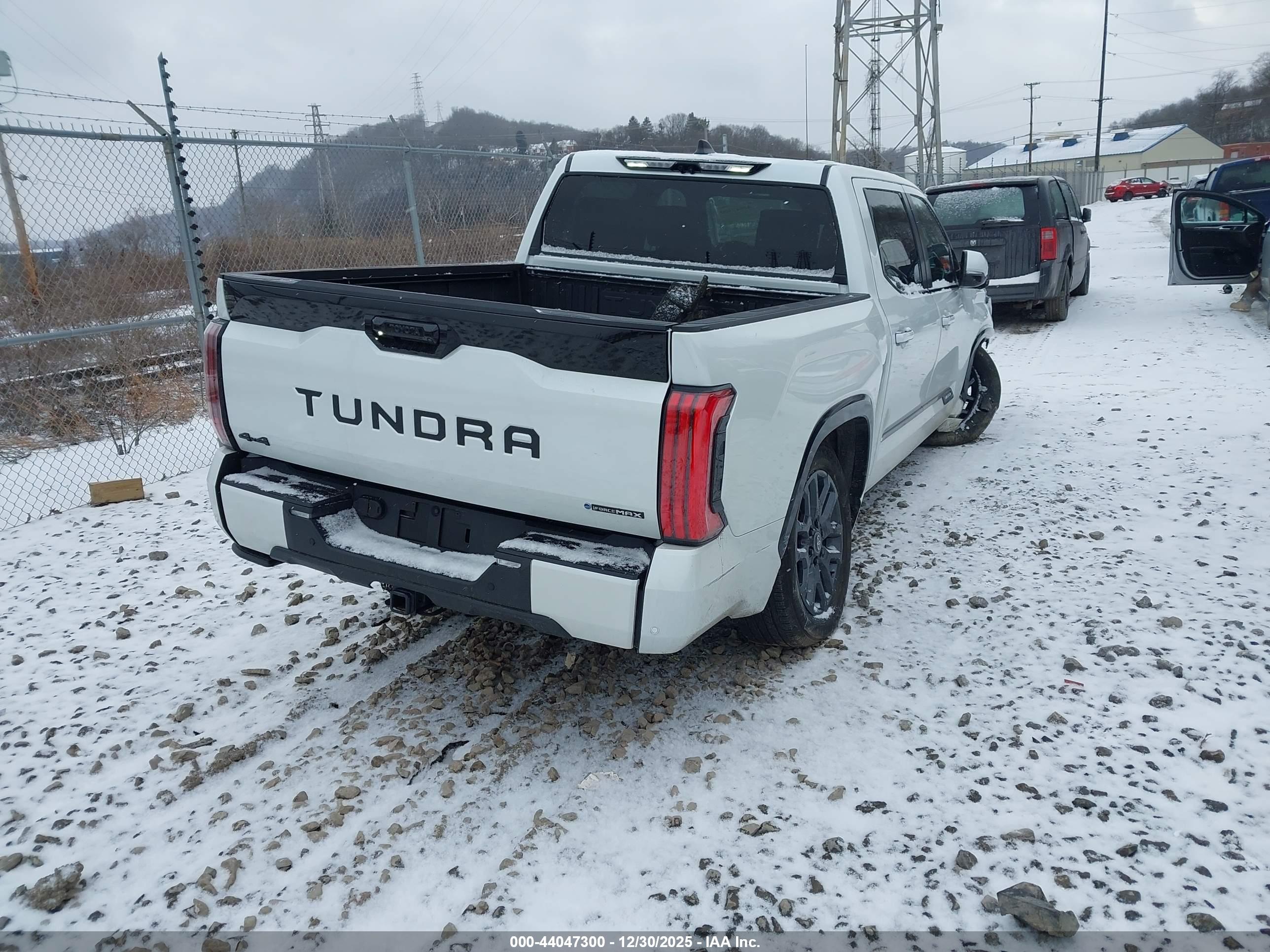 TOYOTA TUNDRA image 4