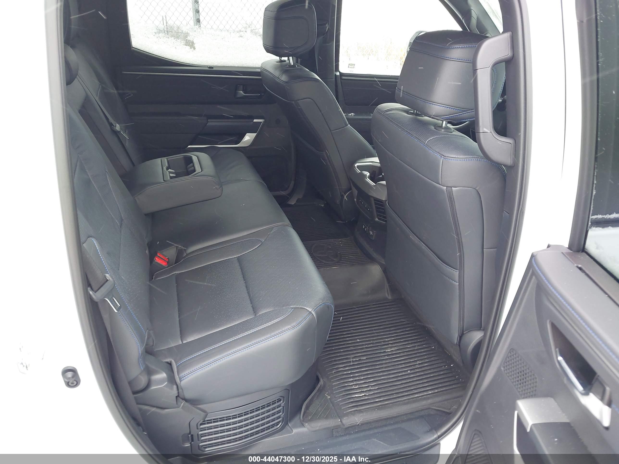 TOYOTA TUNDRA image 8