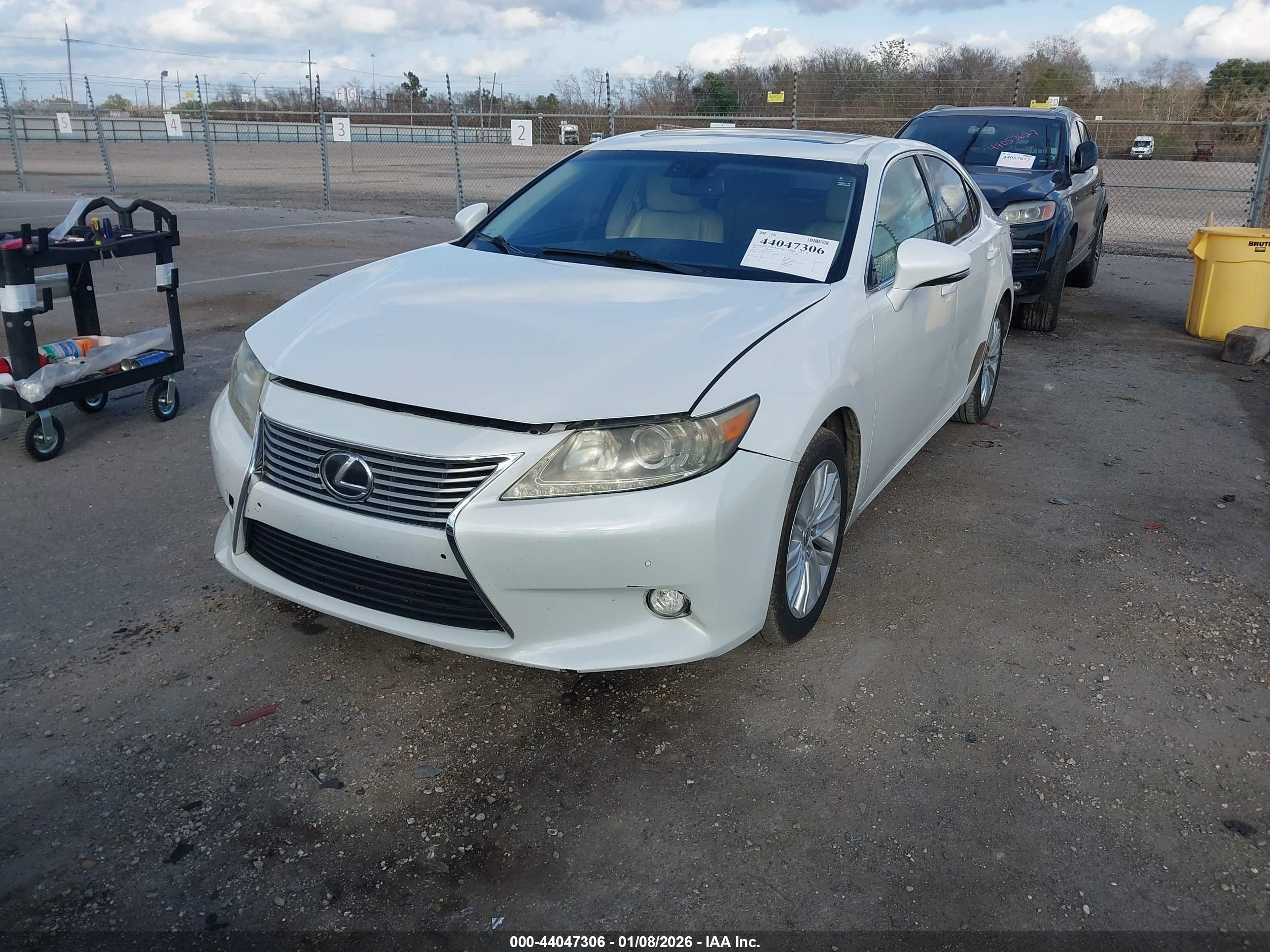 LEXUS ES image 2