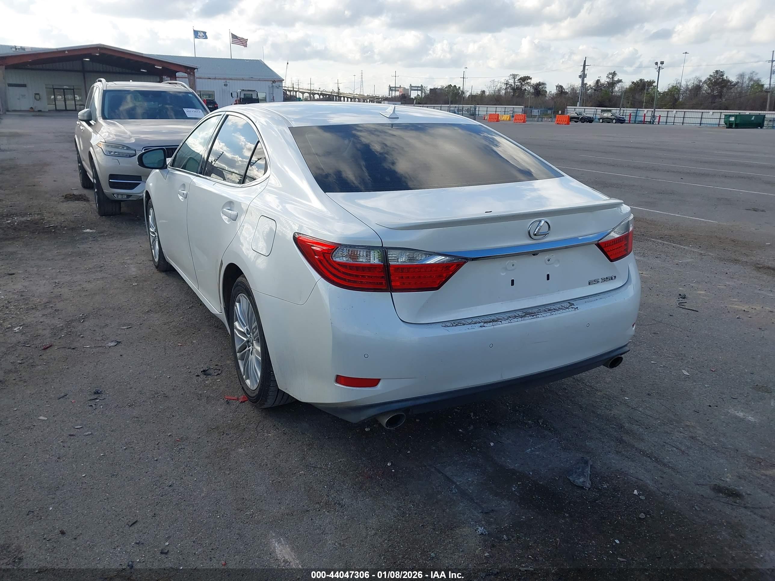 LEXUS ES image 3