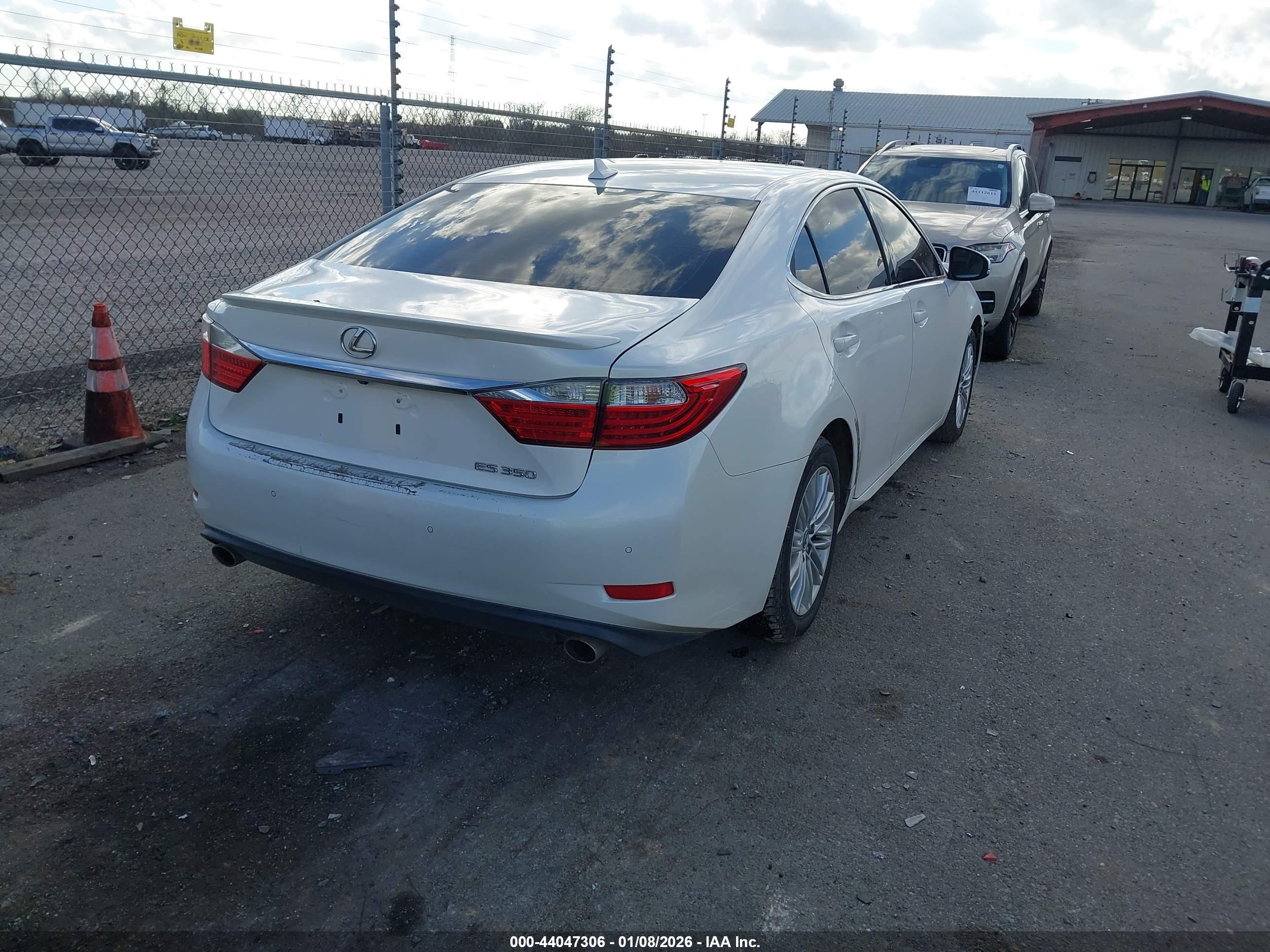 LEXUS ES image 4