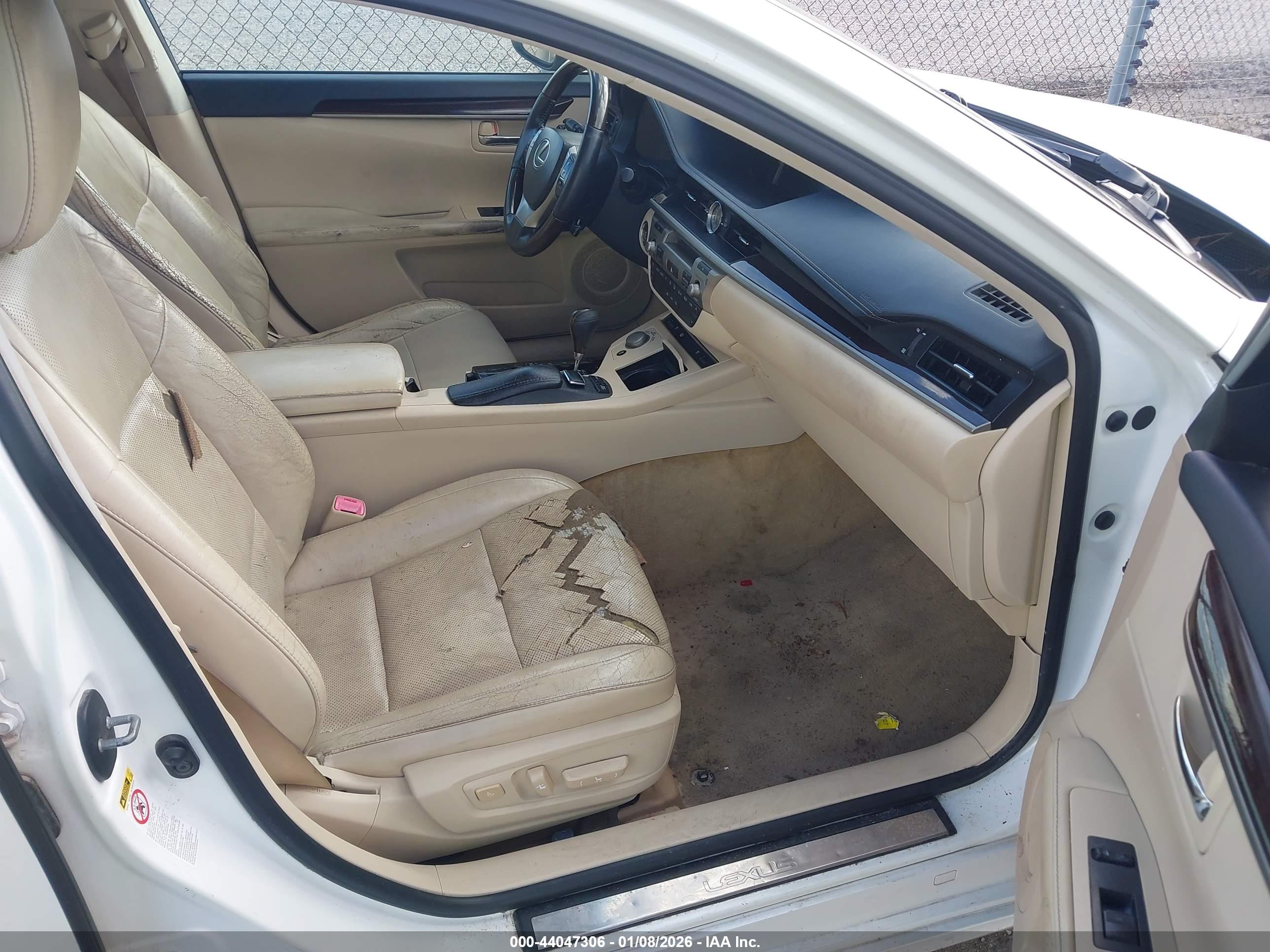 LEXUS ES image 5