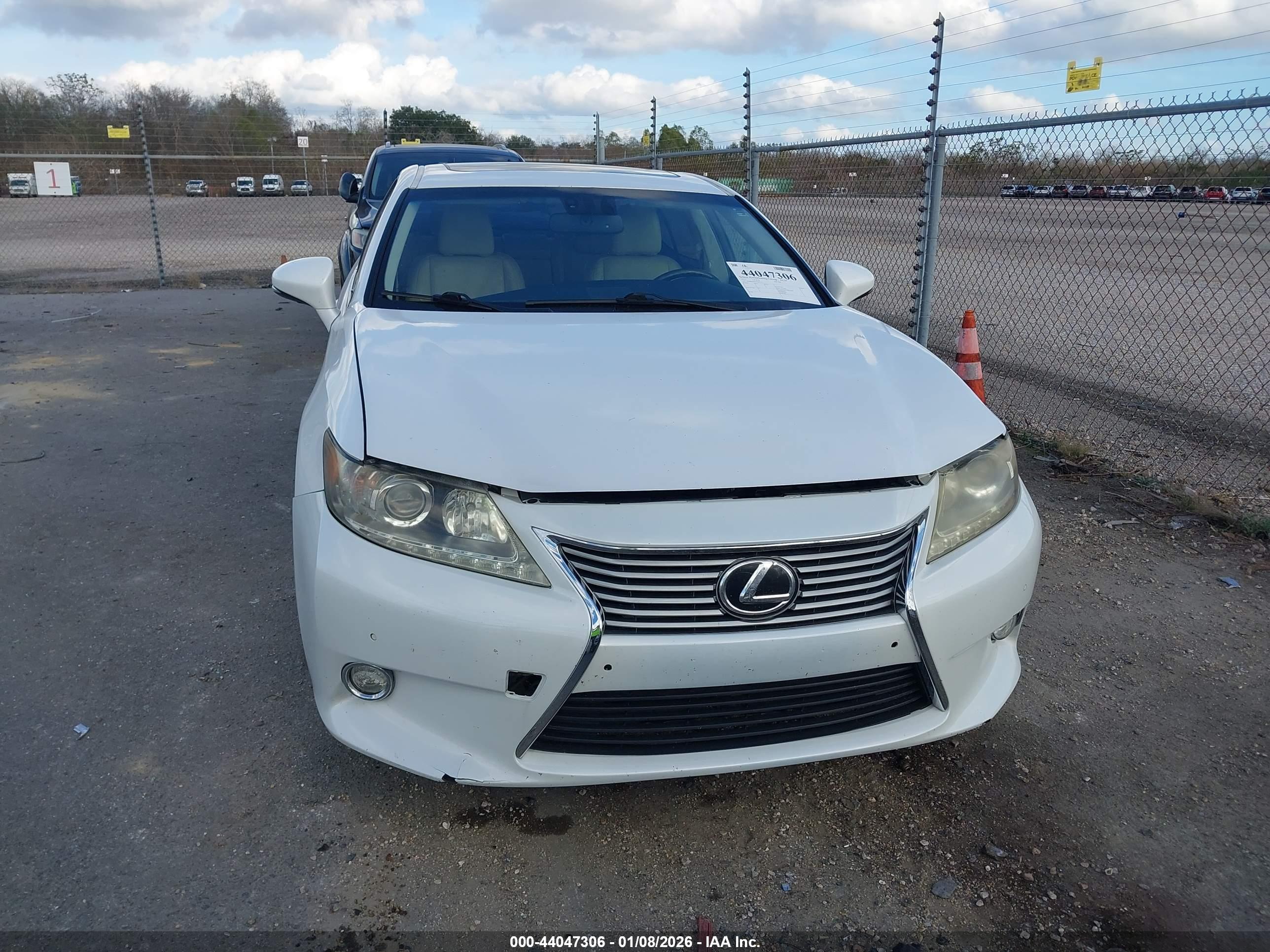 LEXUS ES image 6