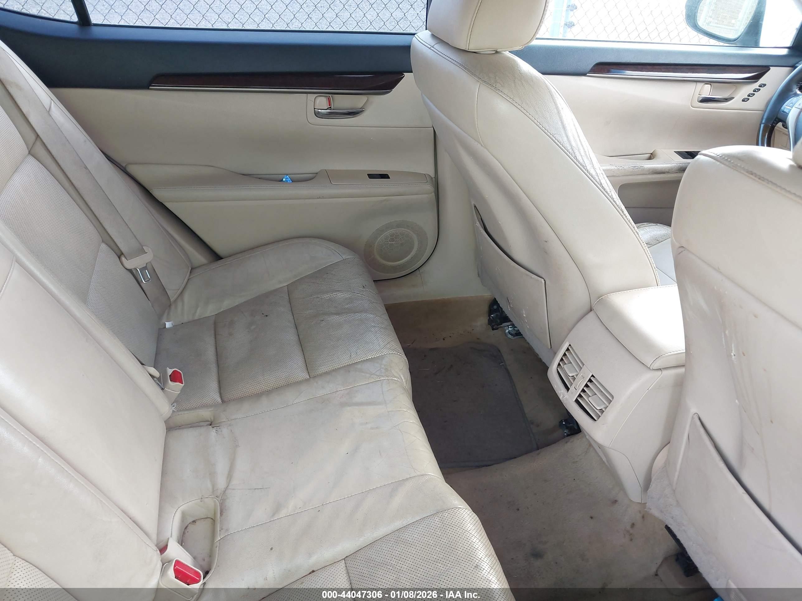 LEXUS ES image 8