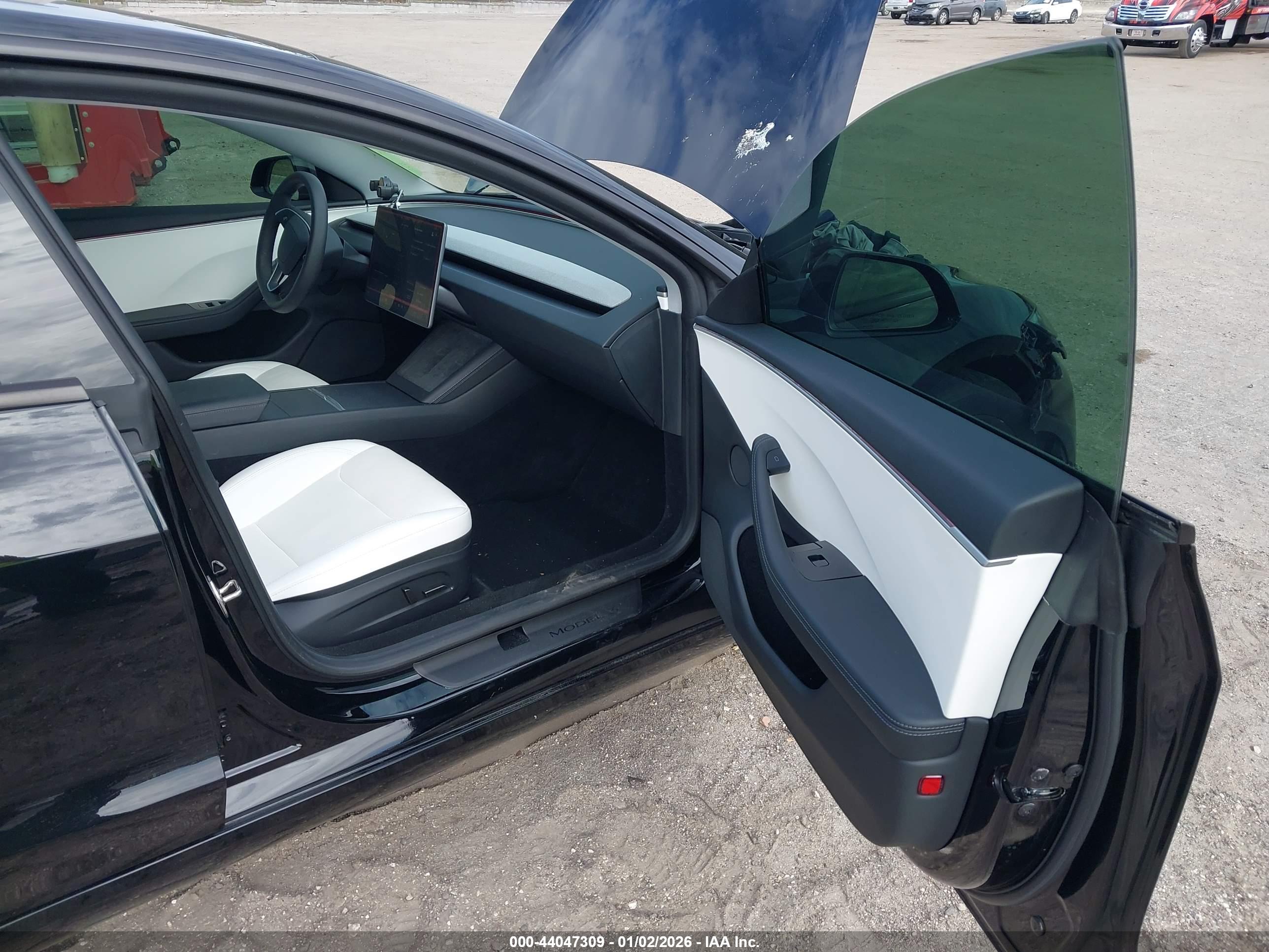 TESLA MODEL image 5