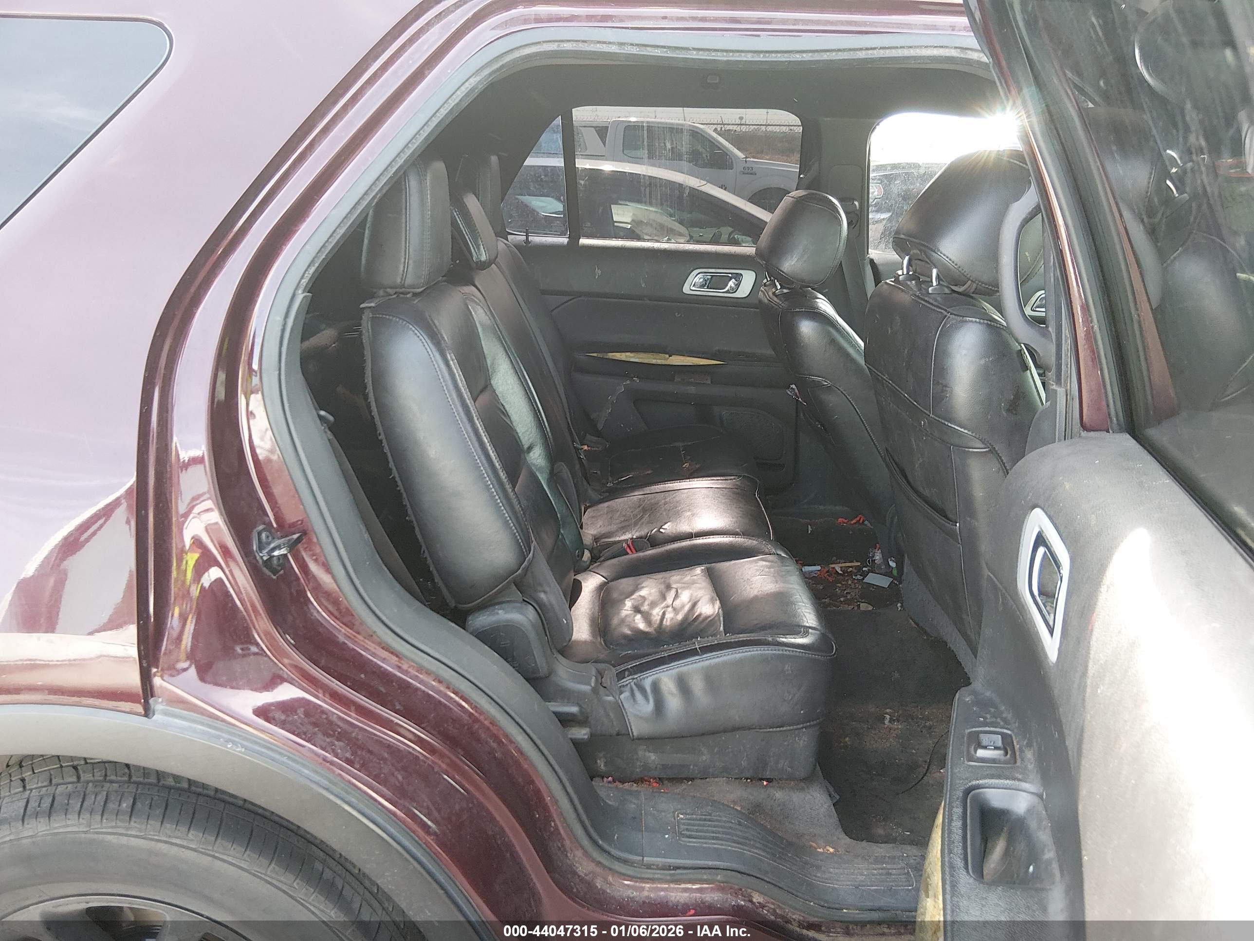 FORD EXPLORER image 8
