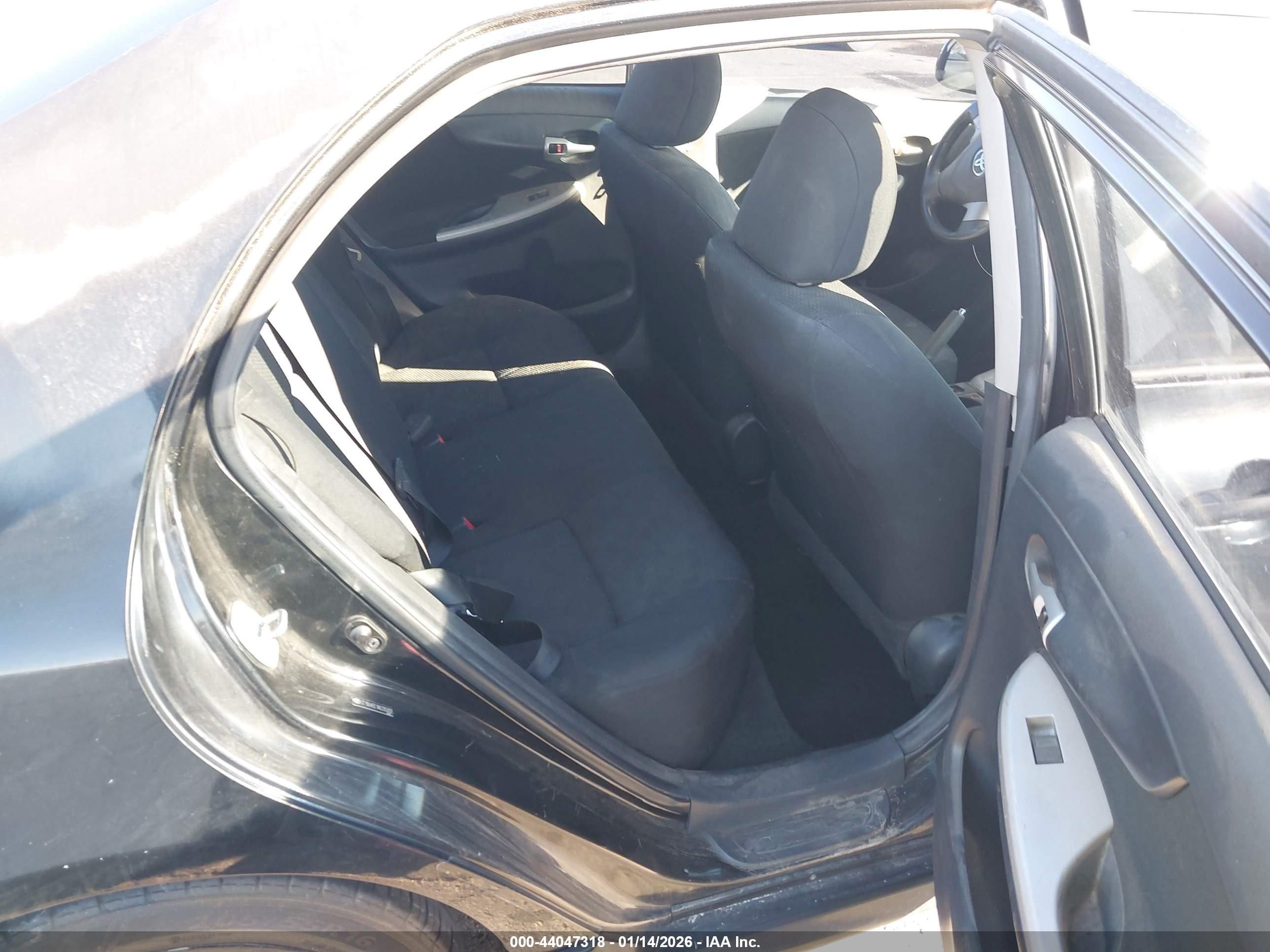 TOYOTA COROLLA image 8