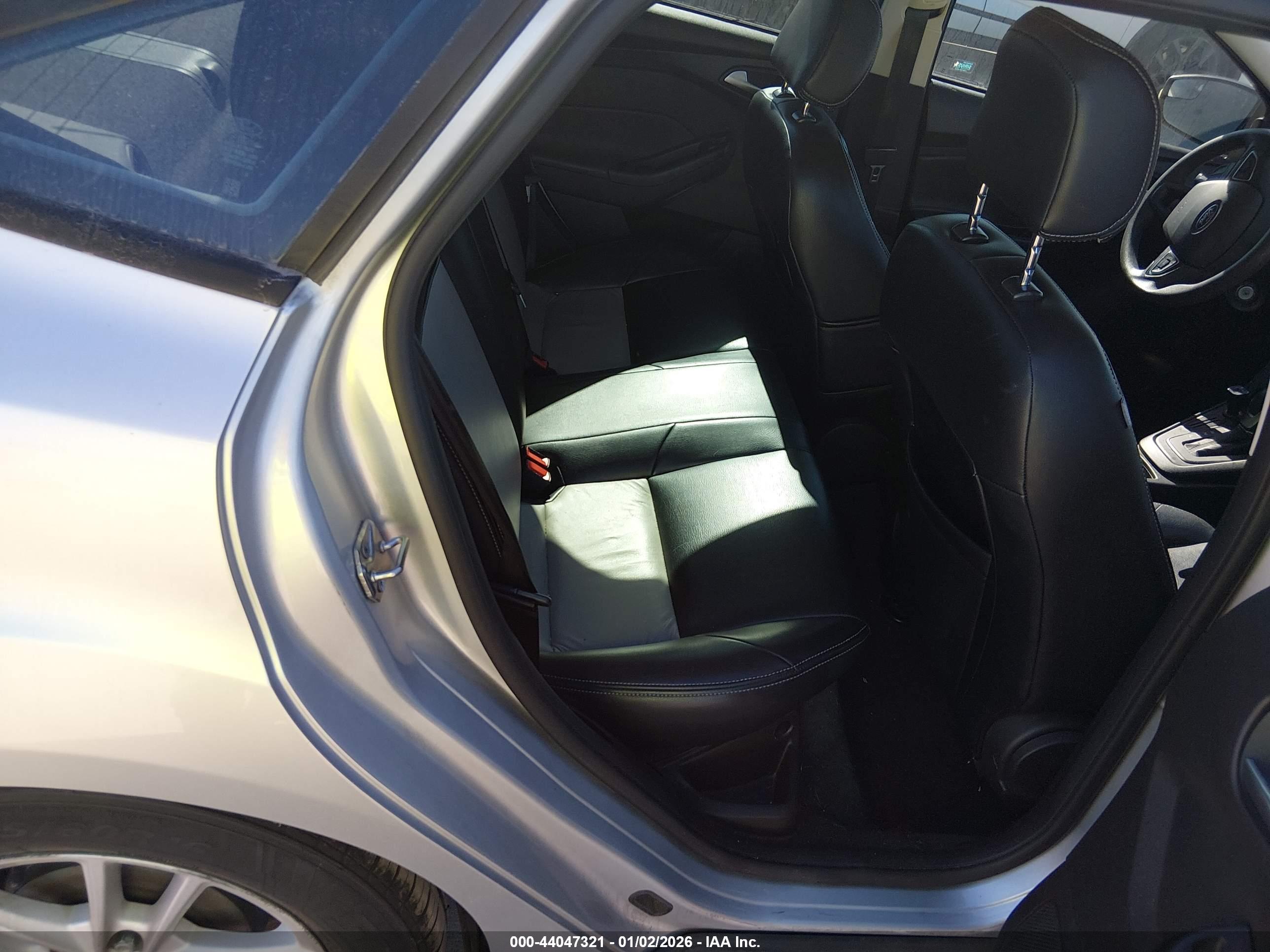 FORD FOCUS image 8