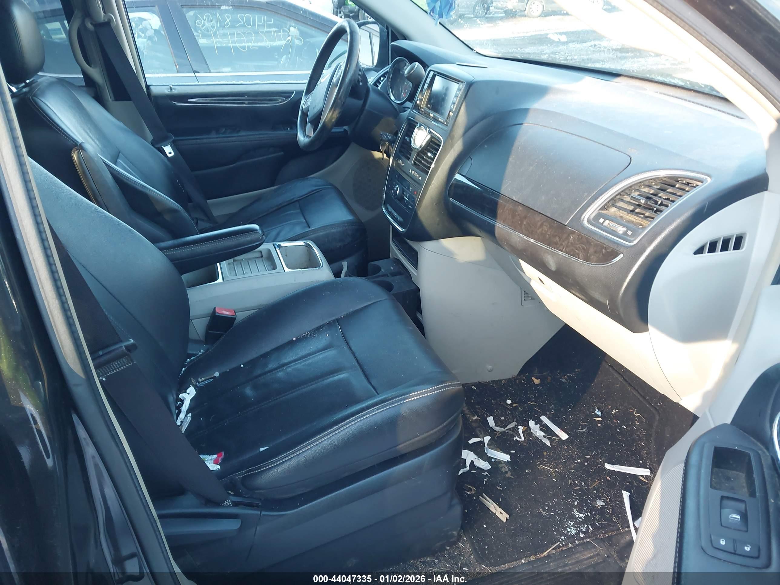 CHRYSLER TOWN image 5