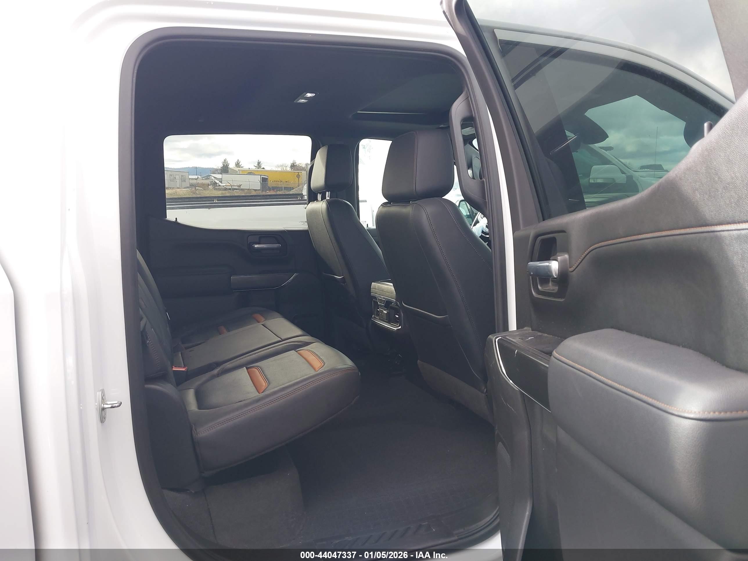 GMC SIERRA image 8