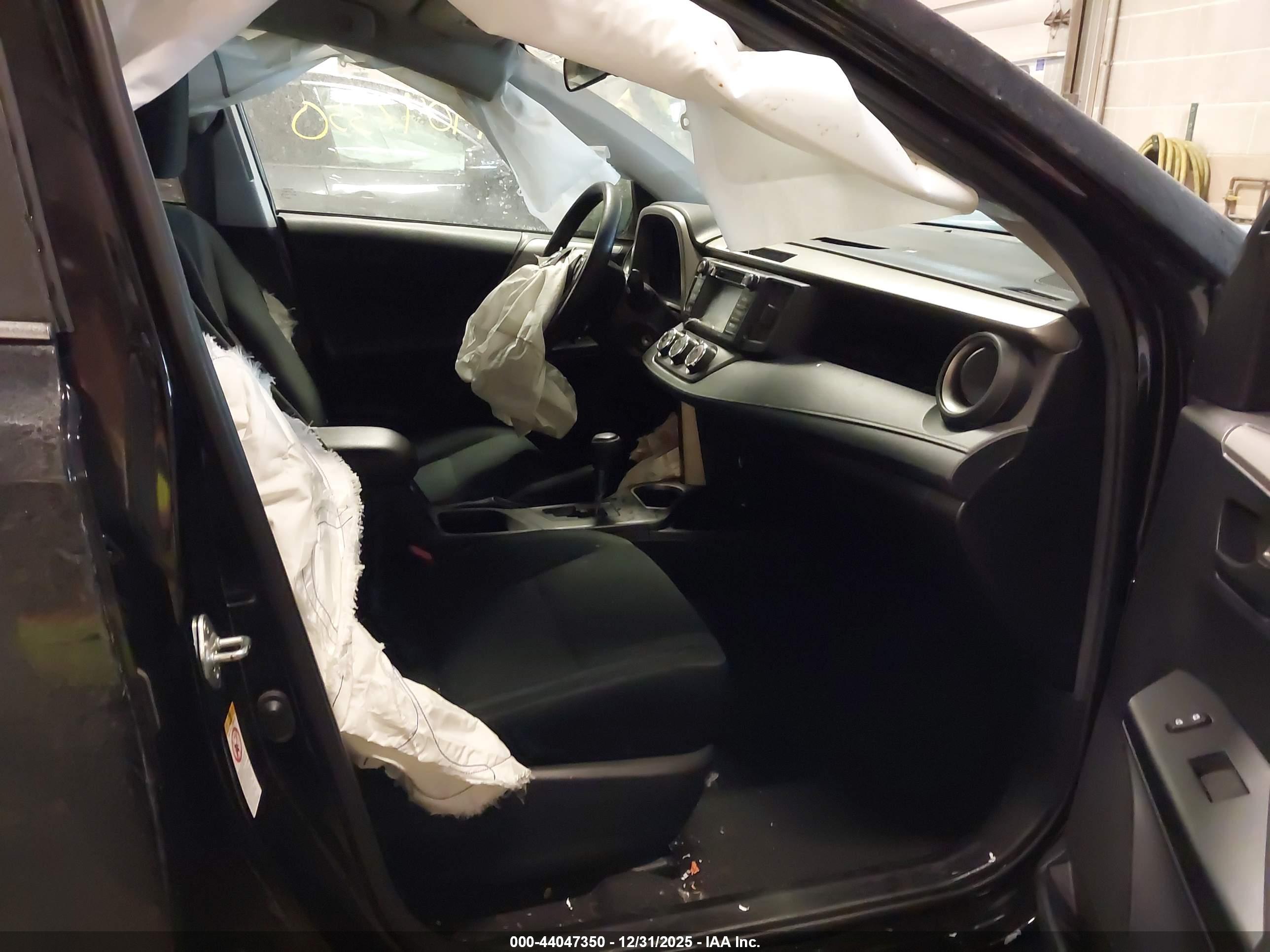 TOYOTA RAV4 image 5
