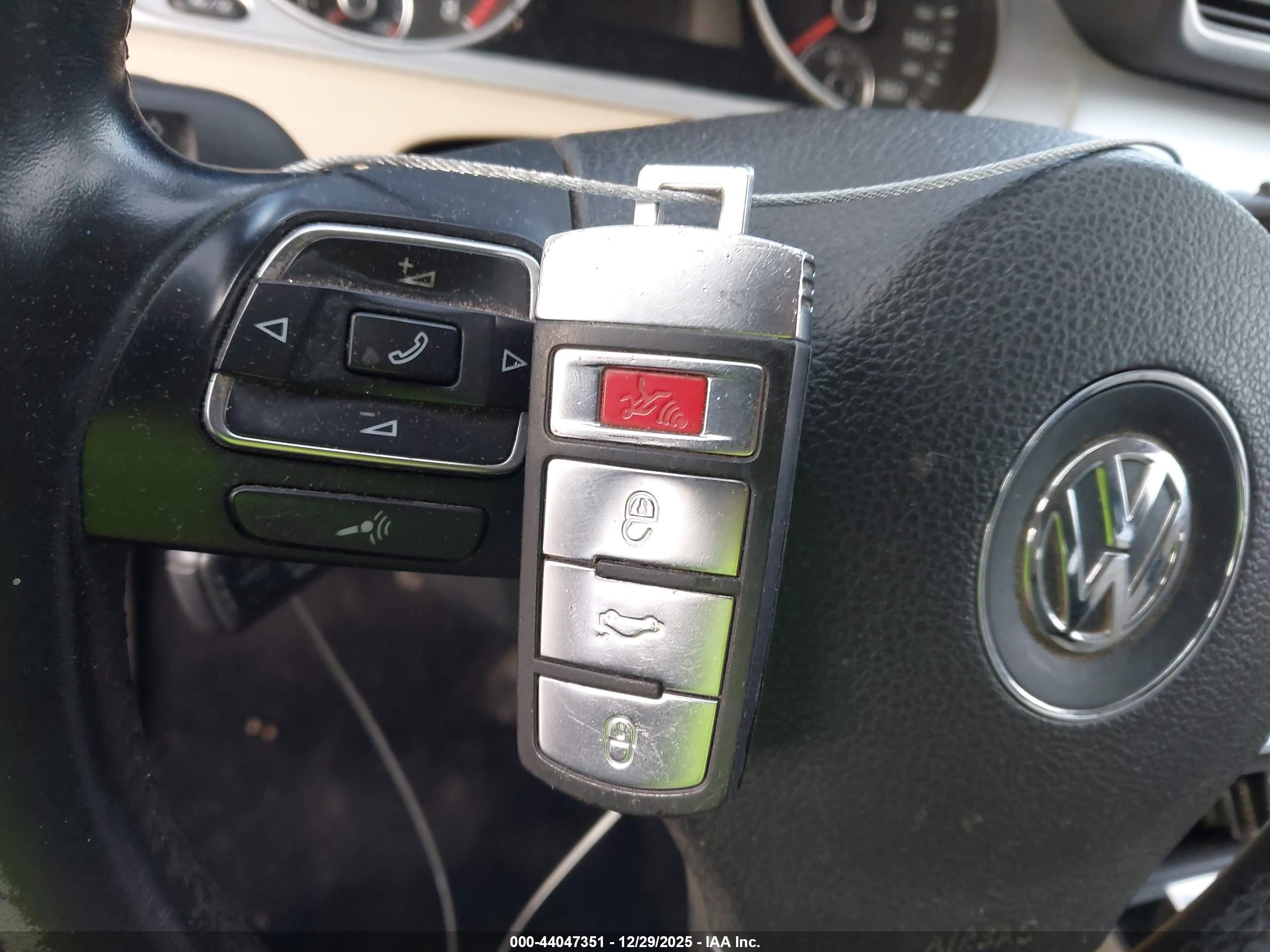 VOLKSWAGEN CC image 11