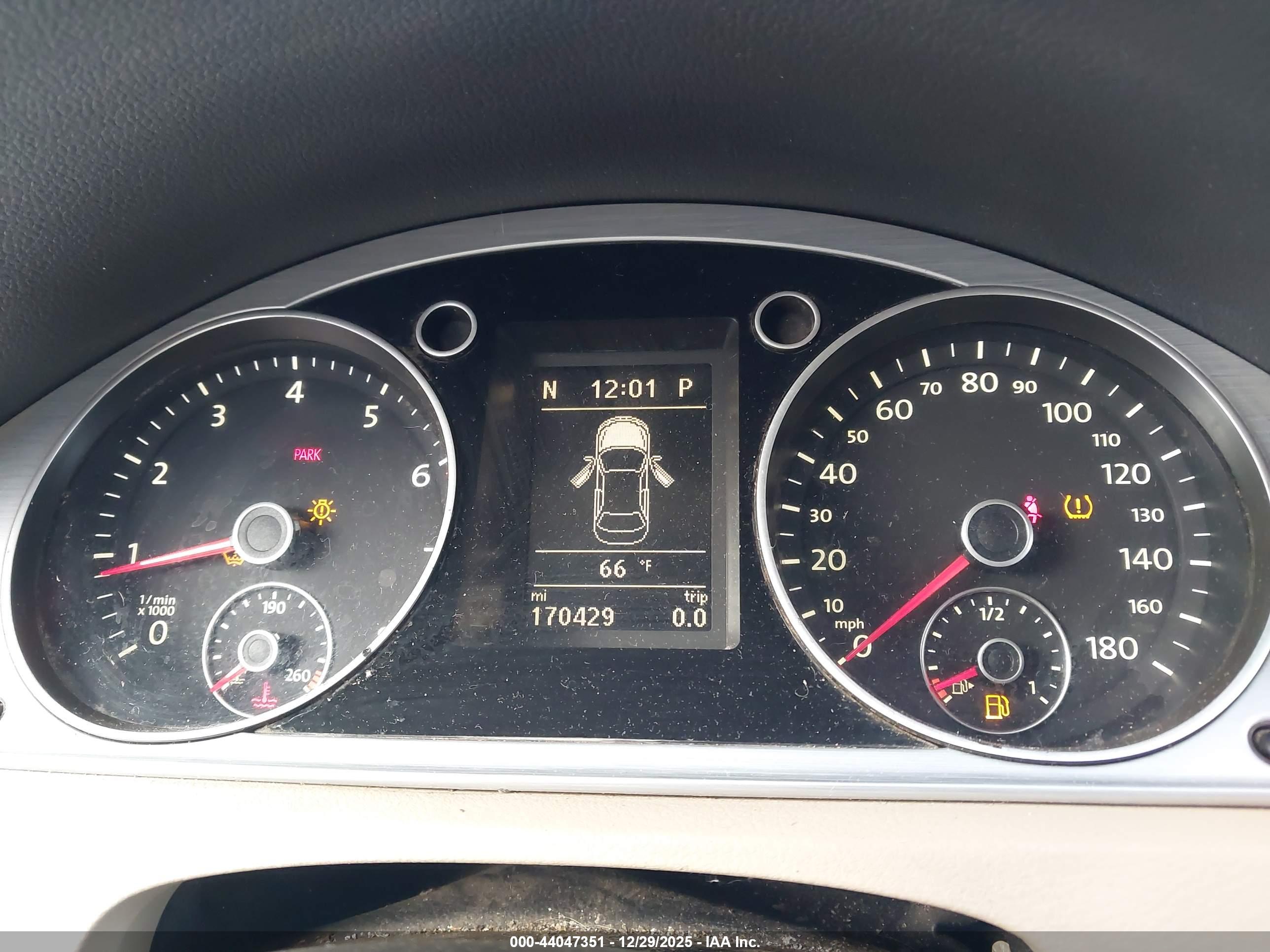 VOLKSWAGEN CC image 7