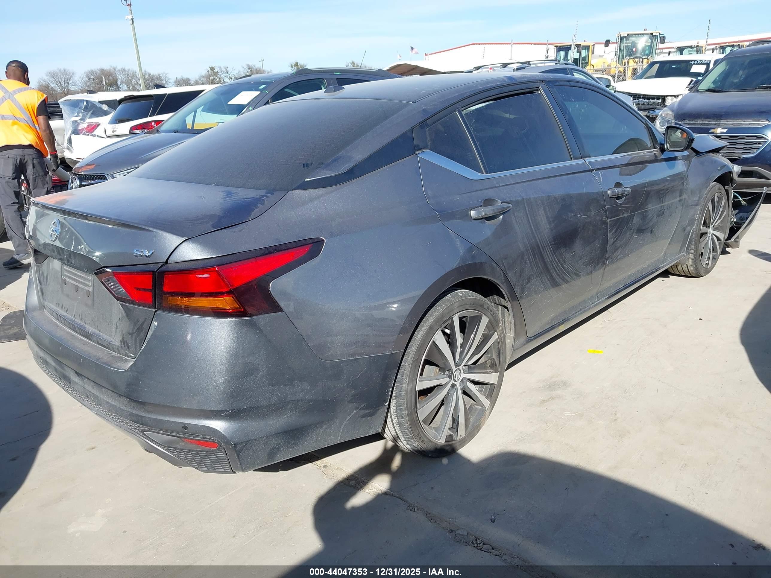 NISSAN ALTIMA image 4