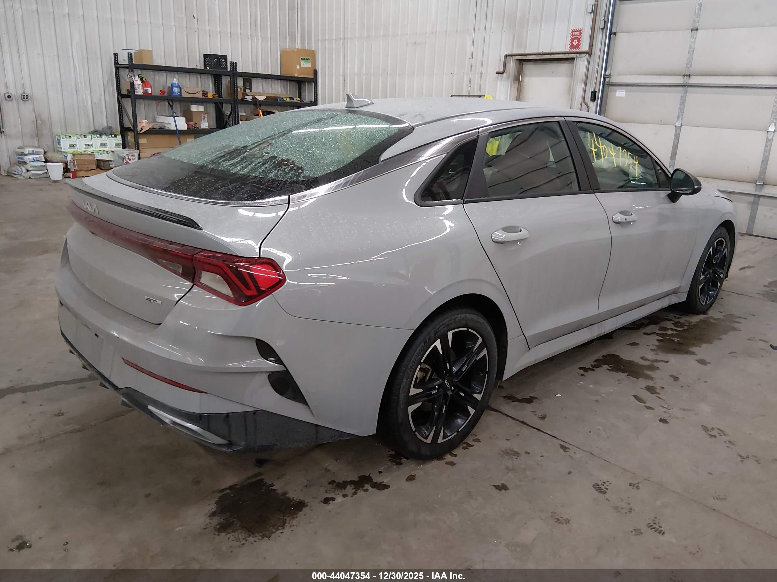 KIA K5 image 4