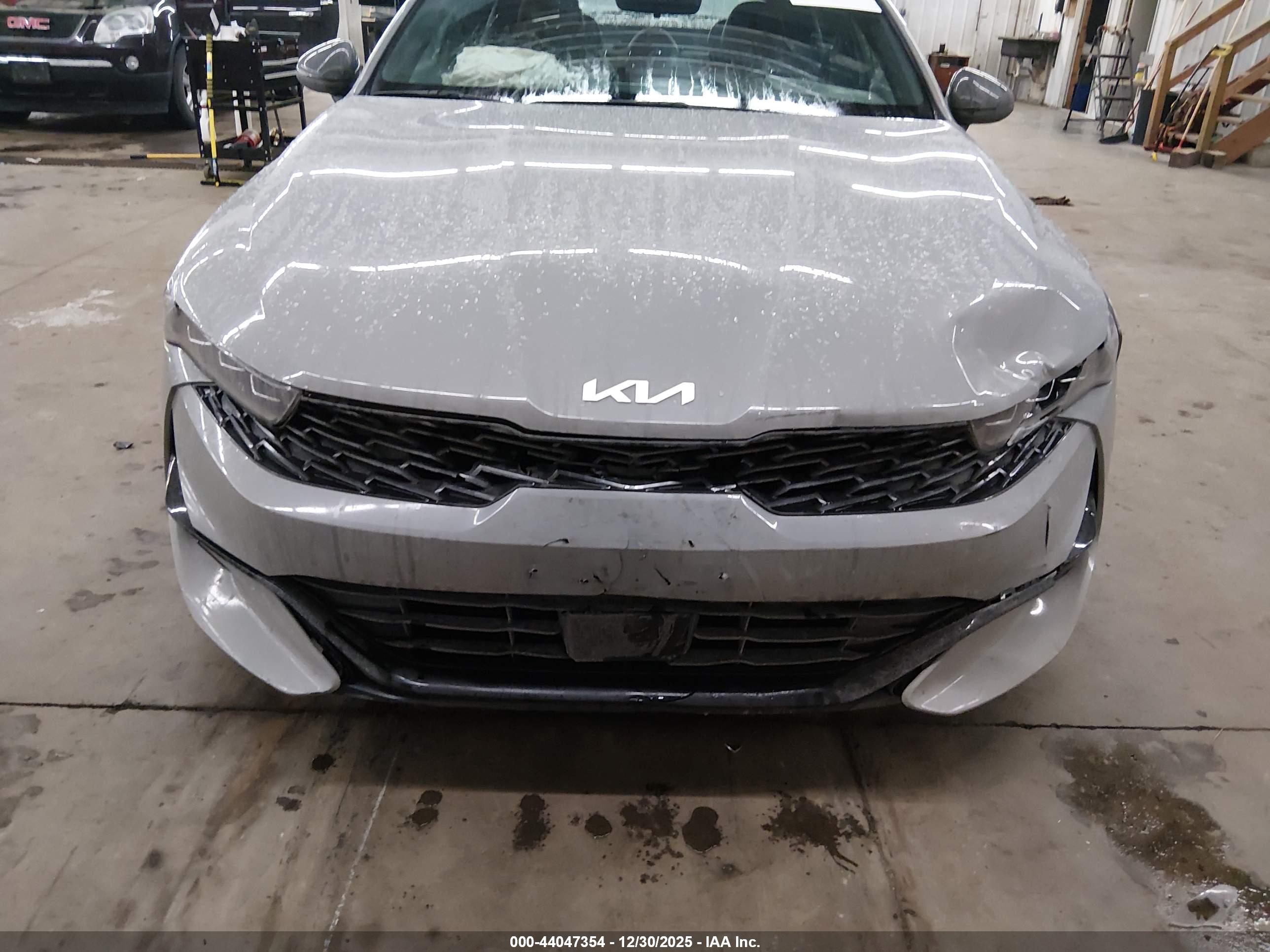 KIA K5 image 6