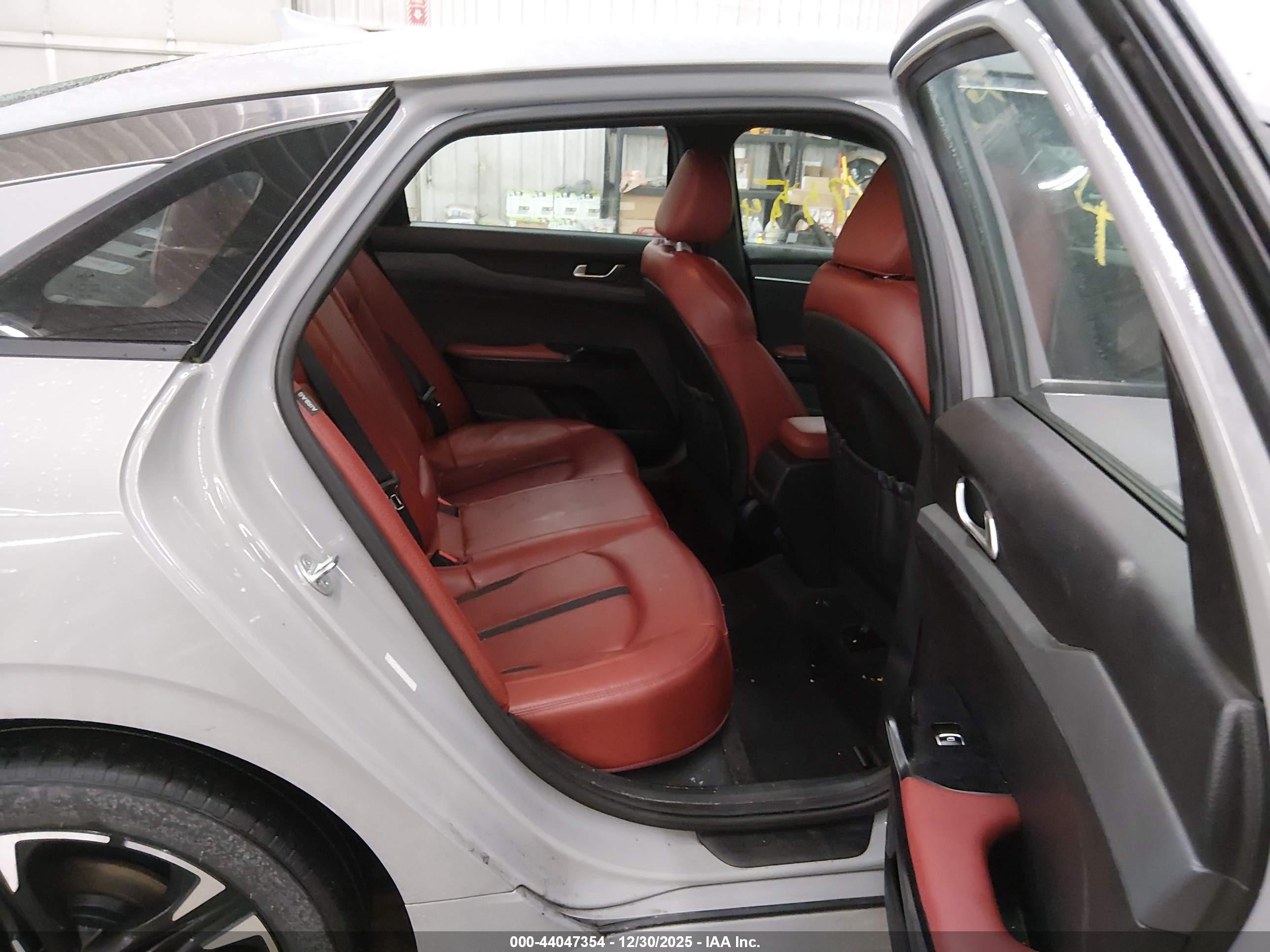 KIA K5 image 8