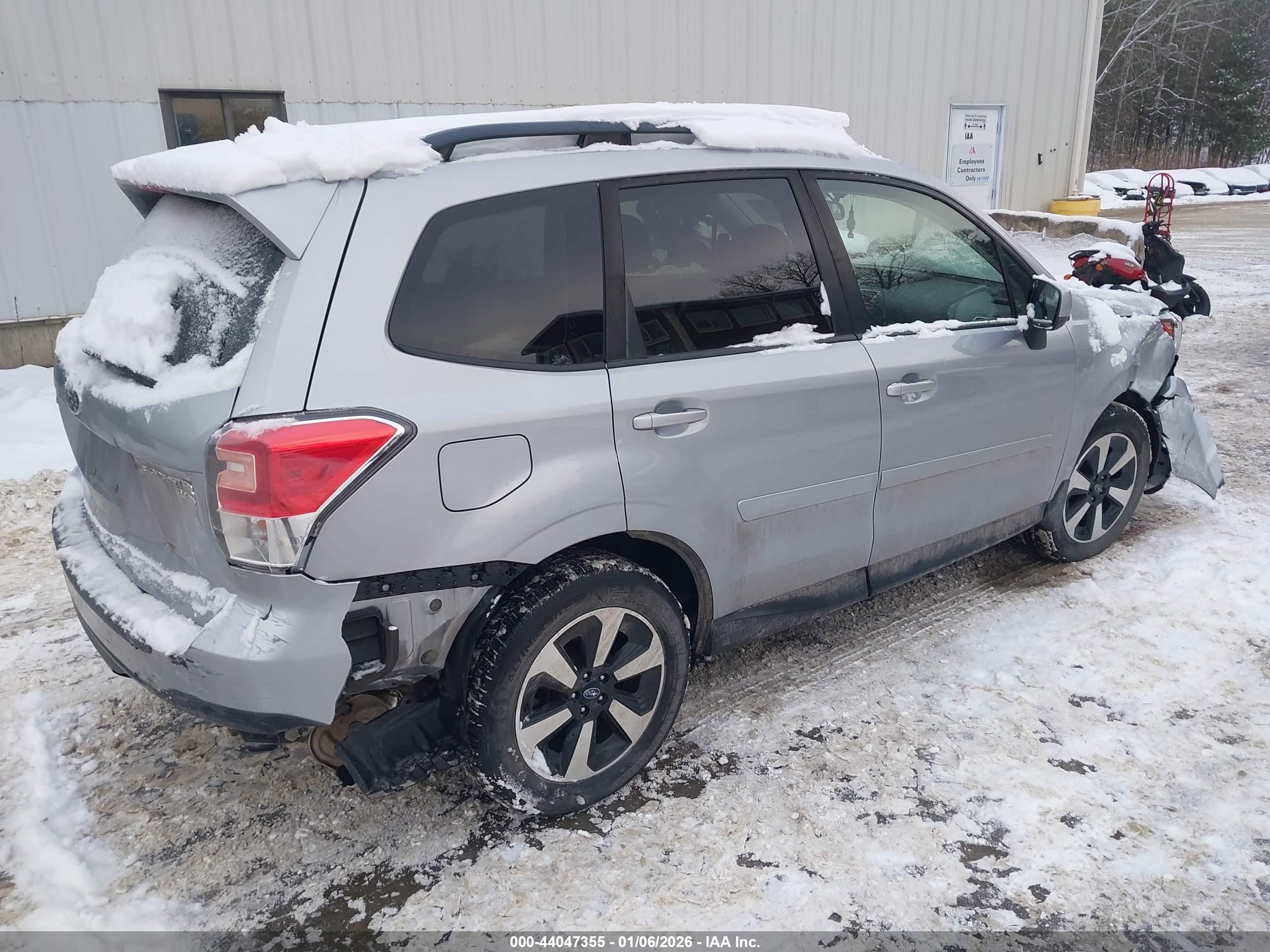 SUBARU FORESTER image 4