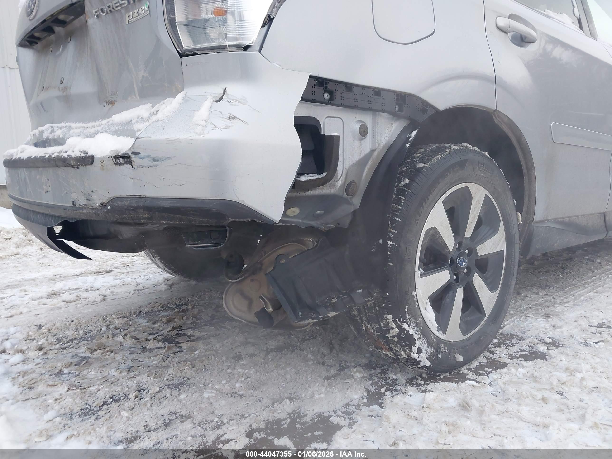 SUBARU FORESTER image 6