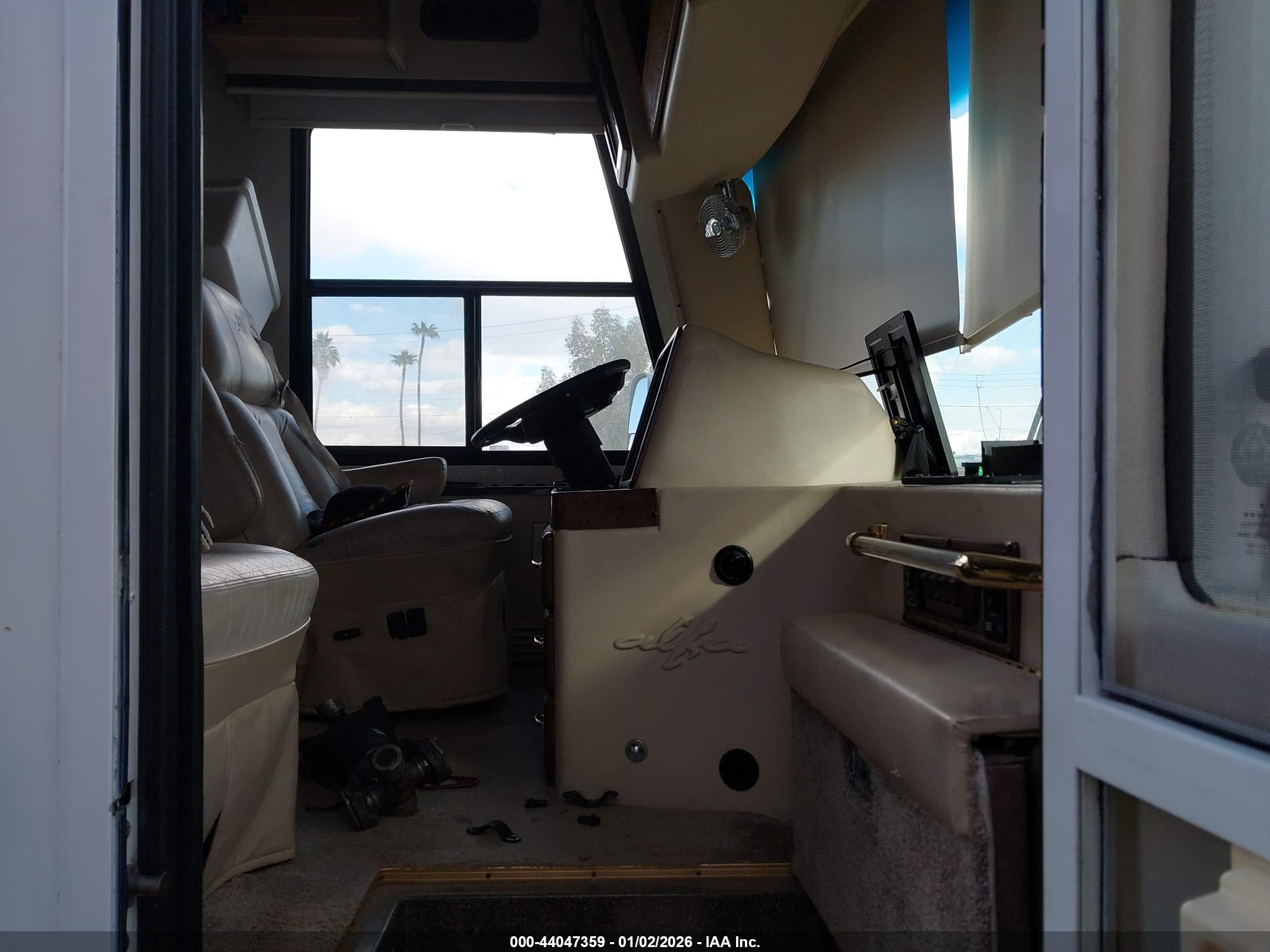 FREIGHTLINER CHASSIS image 5