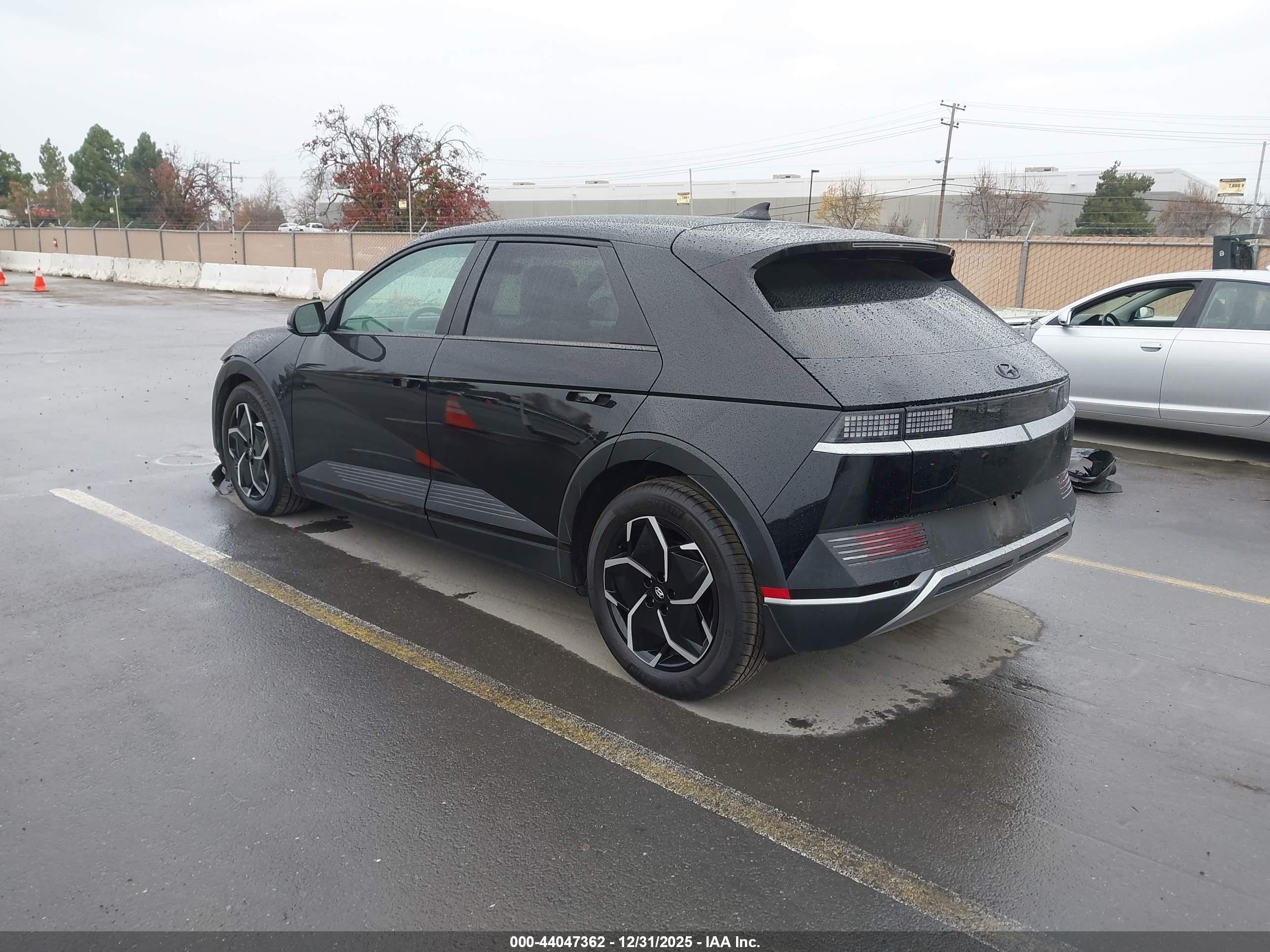 HYUNDAI IONIQ image 3