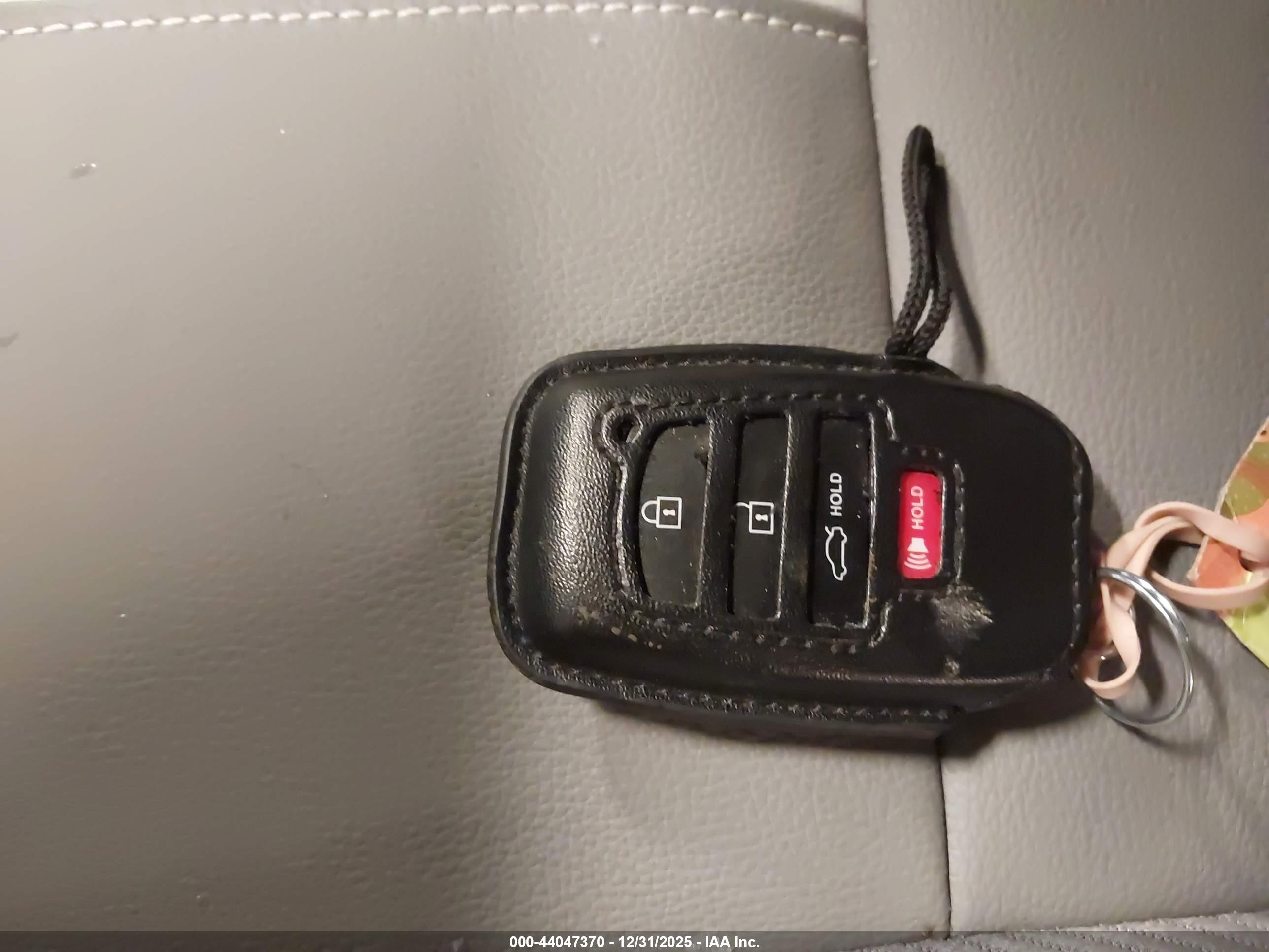 TOYOTA CAMRY image 11