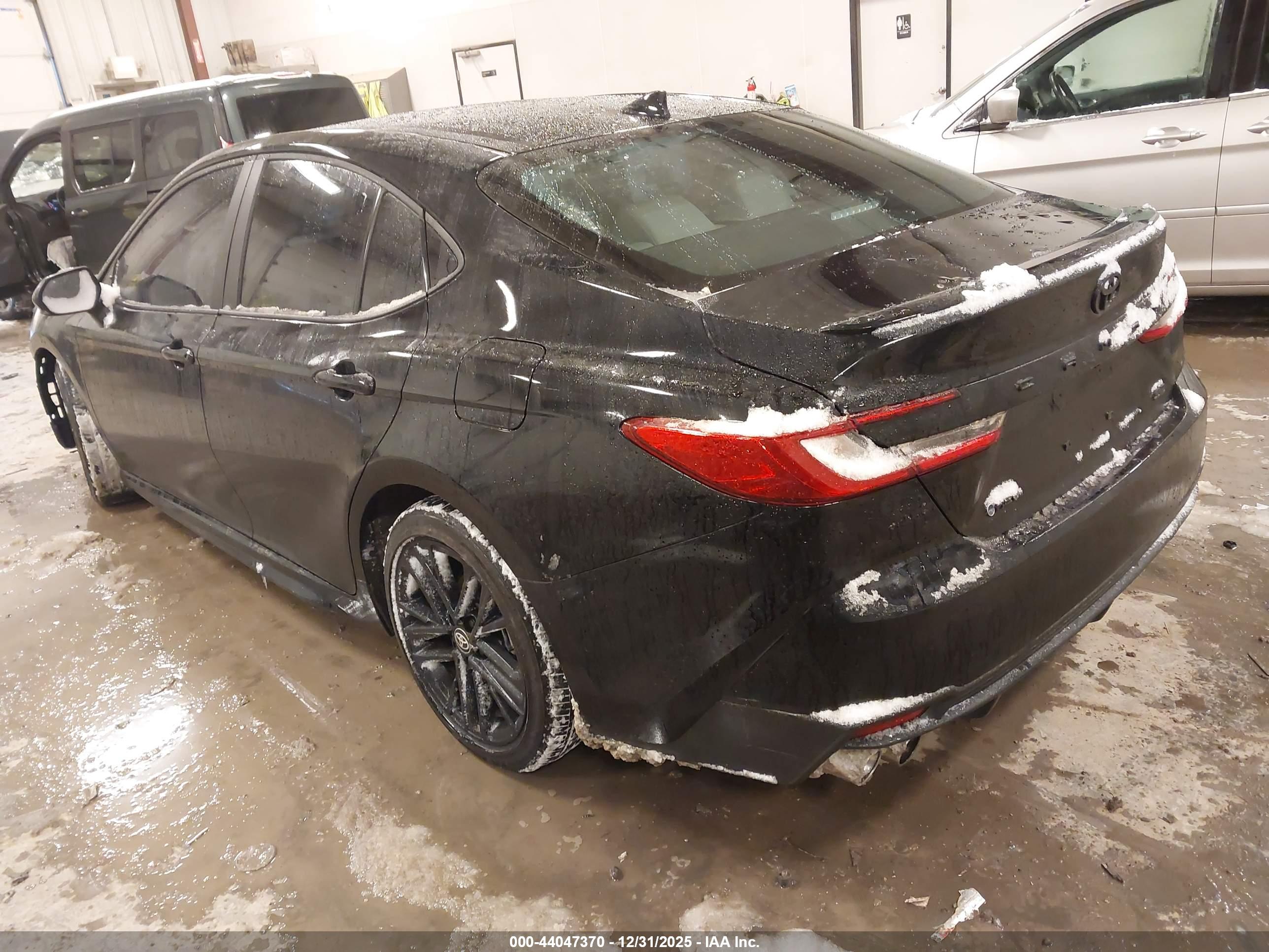 TOYOTA CAMRY image 3