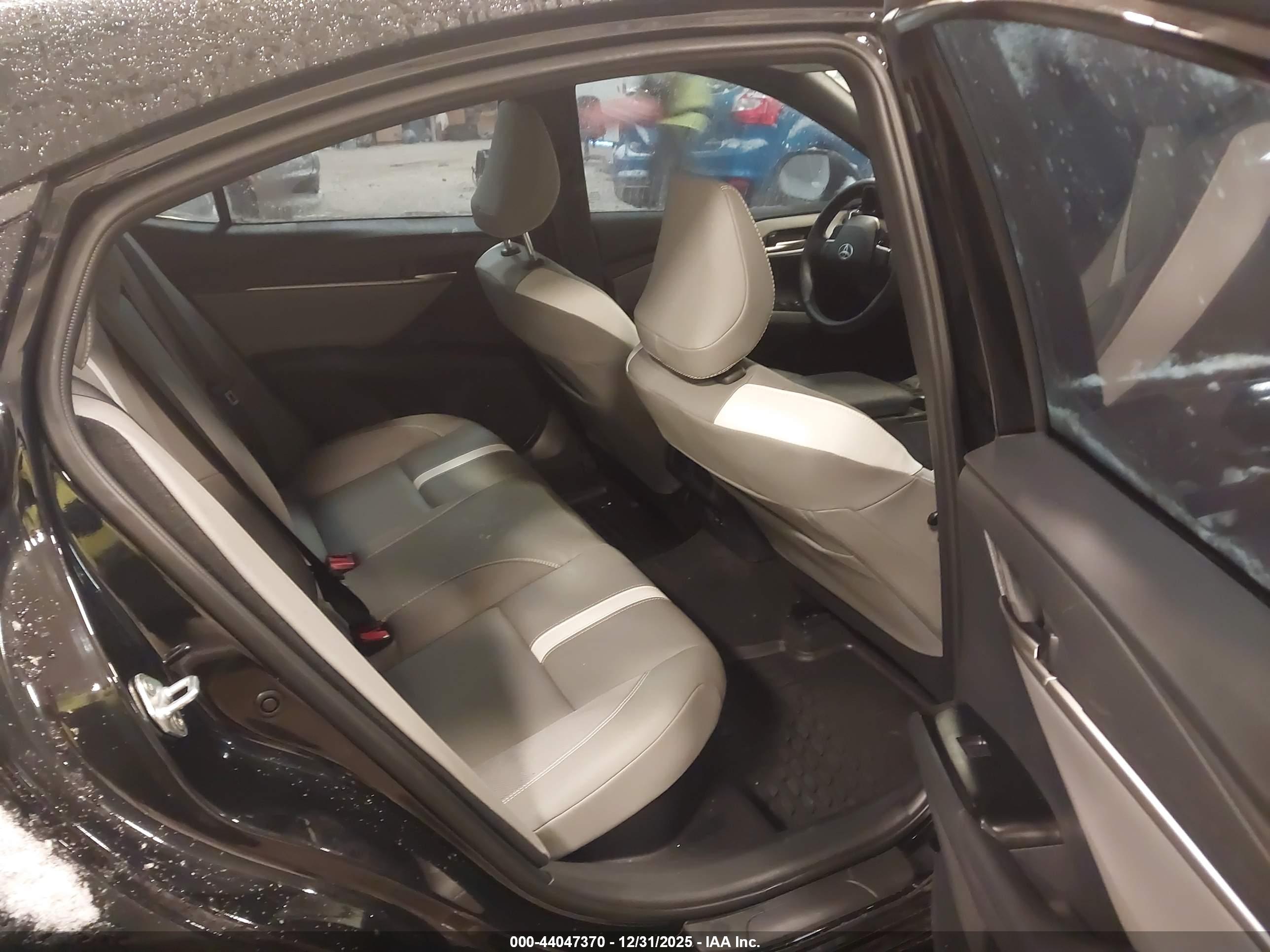 TOYOTA CAMRY image 8