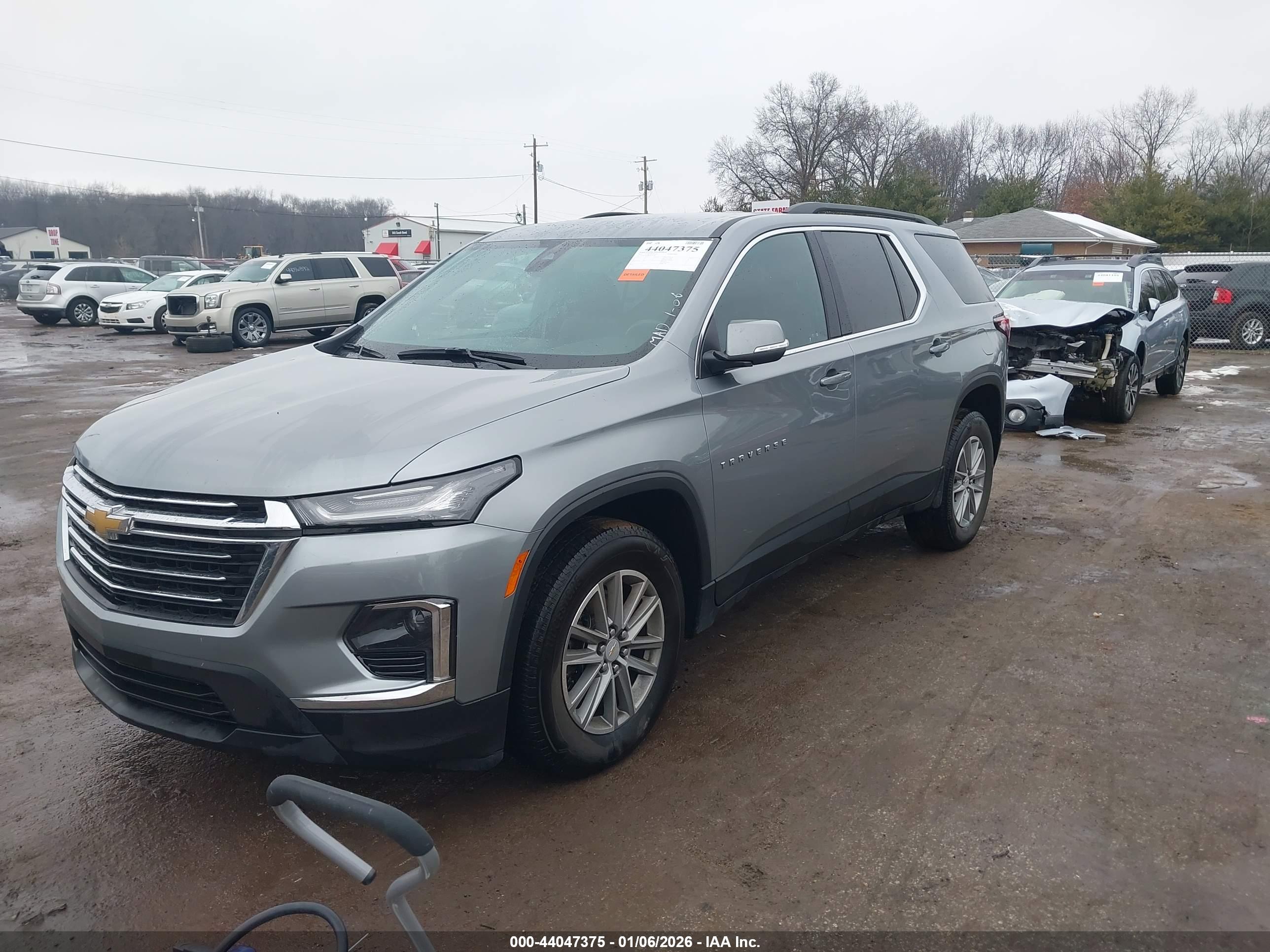 CHEVROLET TRAVERSE image 2