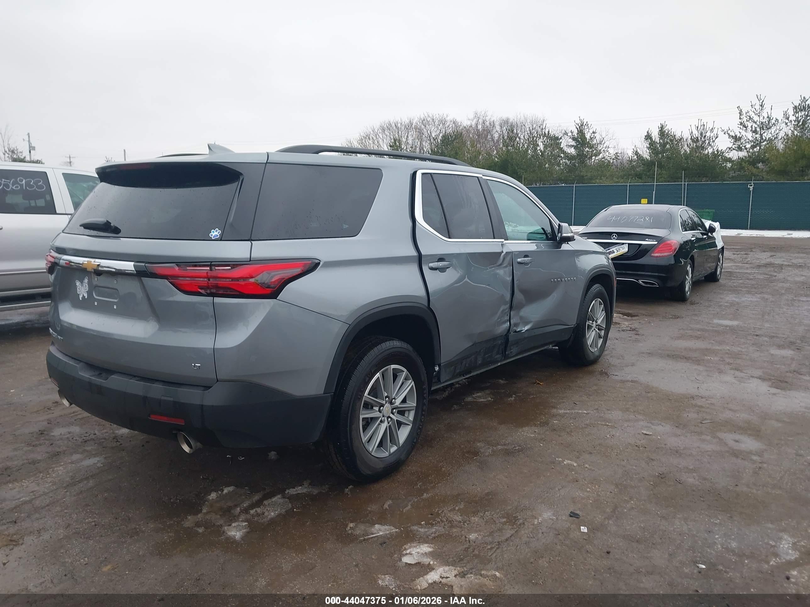 CHEVROLET TRAVERSE image 4