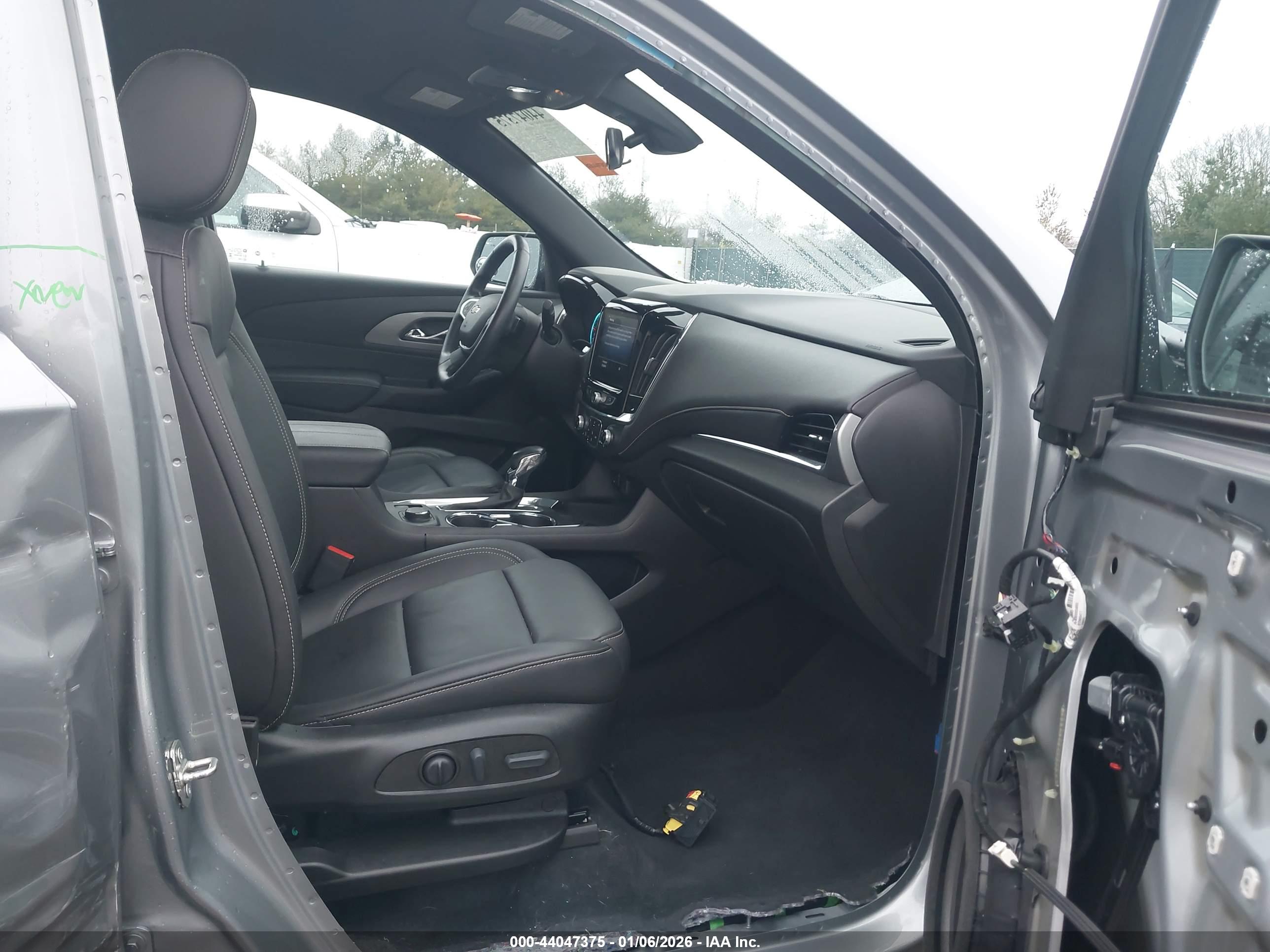 CHEVROLET TRAVERSE image 5