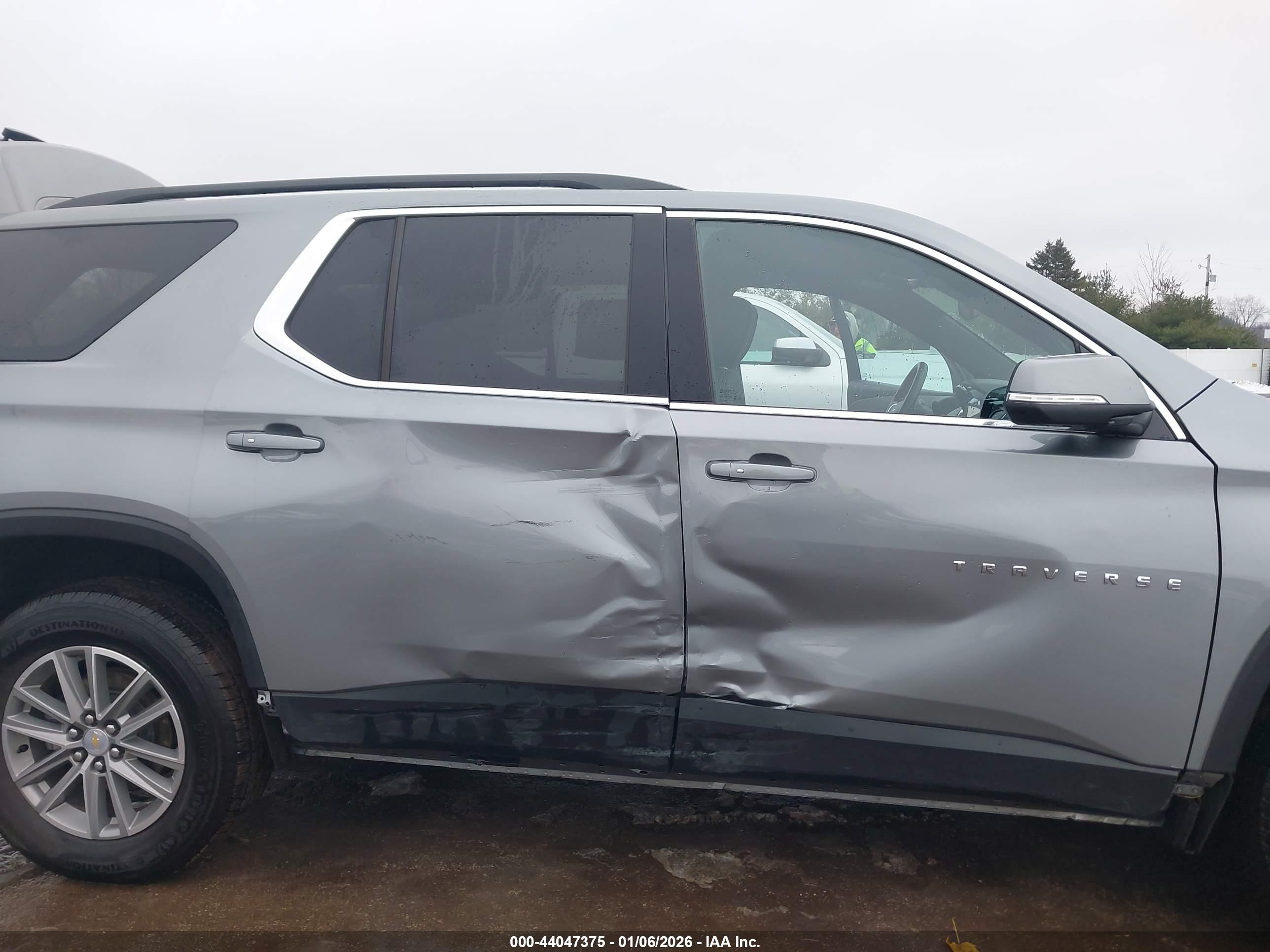 CHEVROLET TRAVERSE image 6