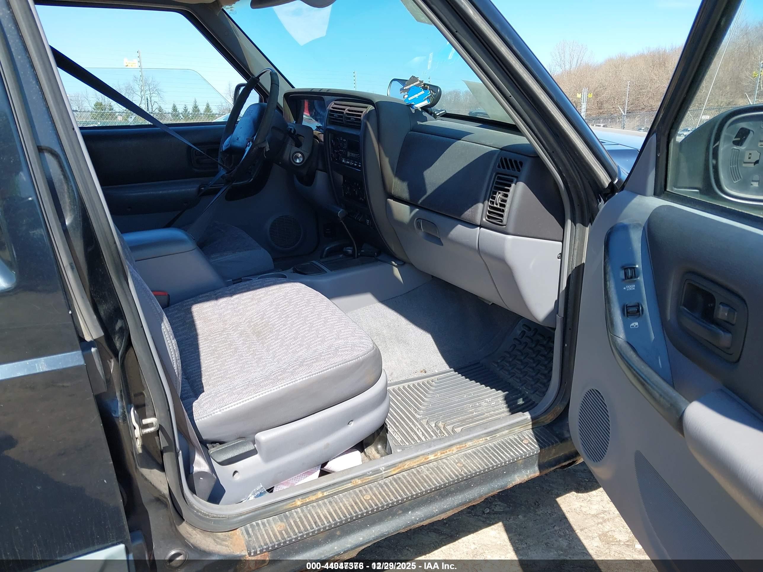 JEEP CHEROKEE image 5