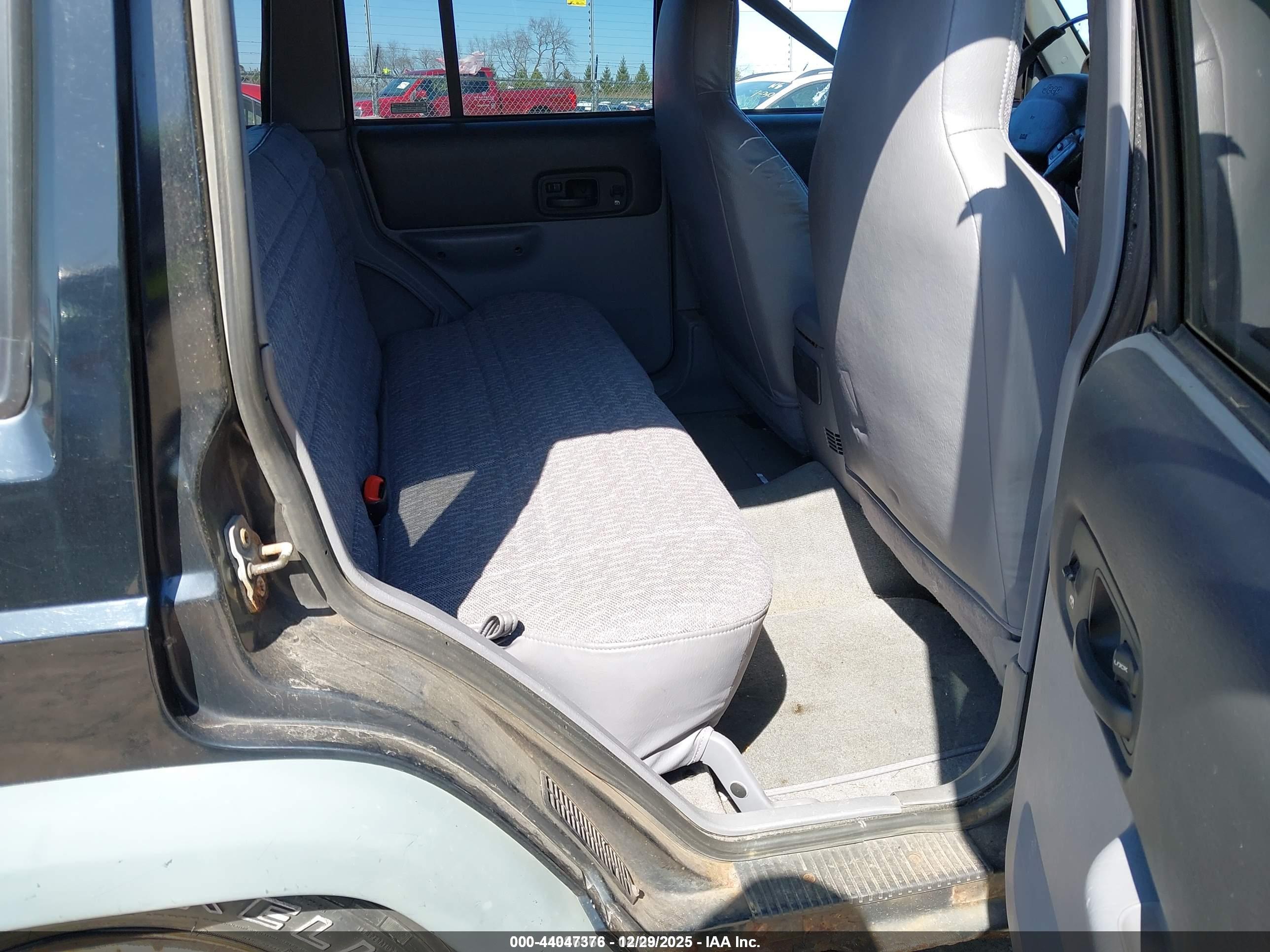 JEEP CHEROKEE image 8