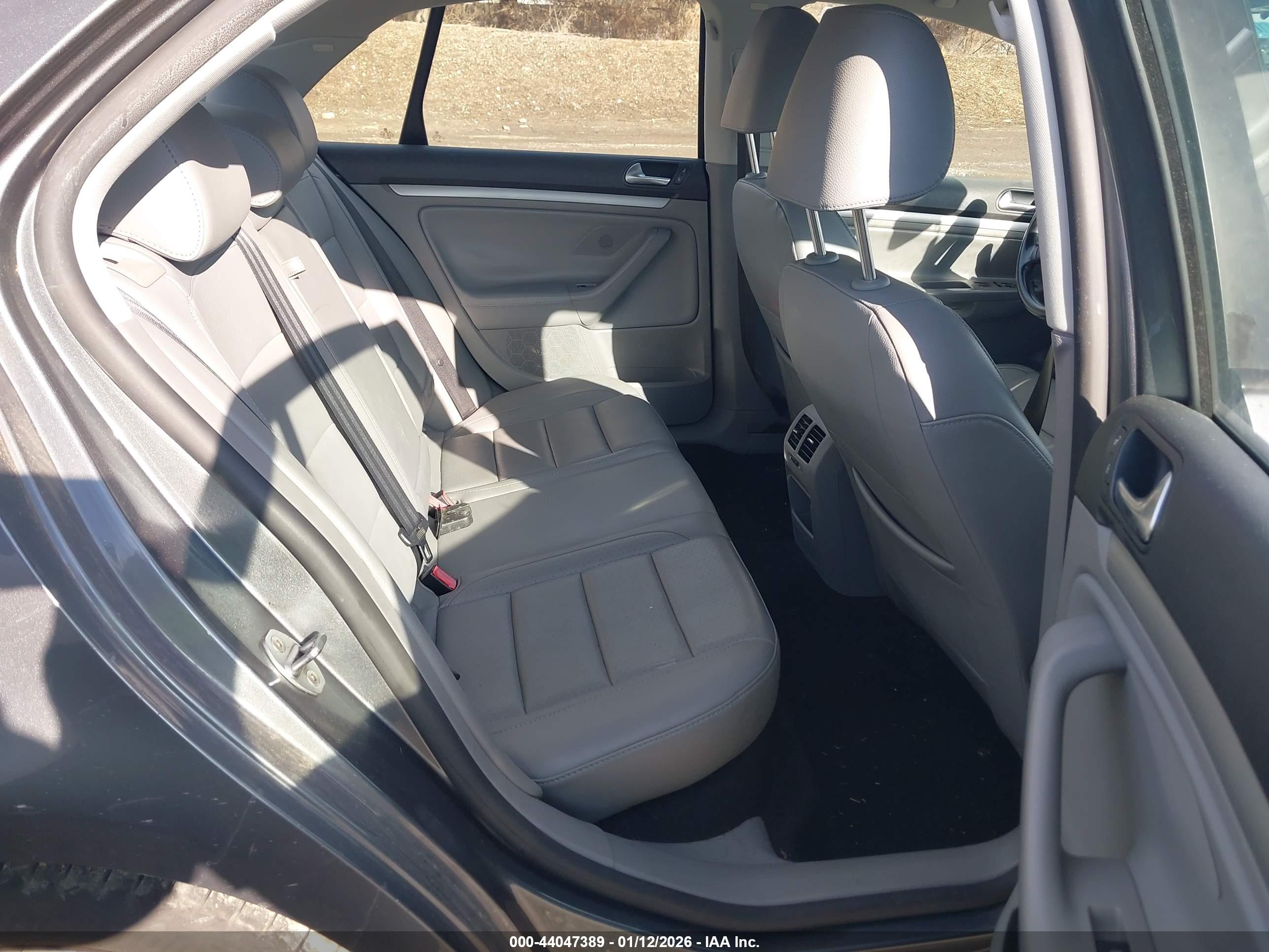 VOLKSWAGEN JETTA image 8
