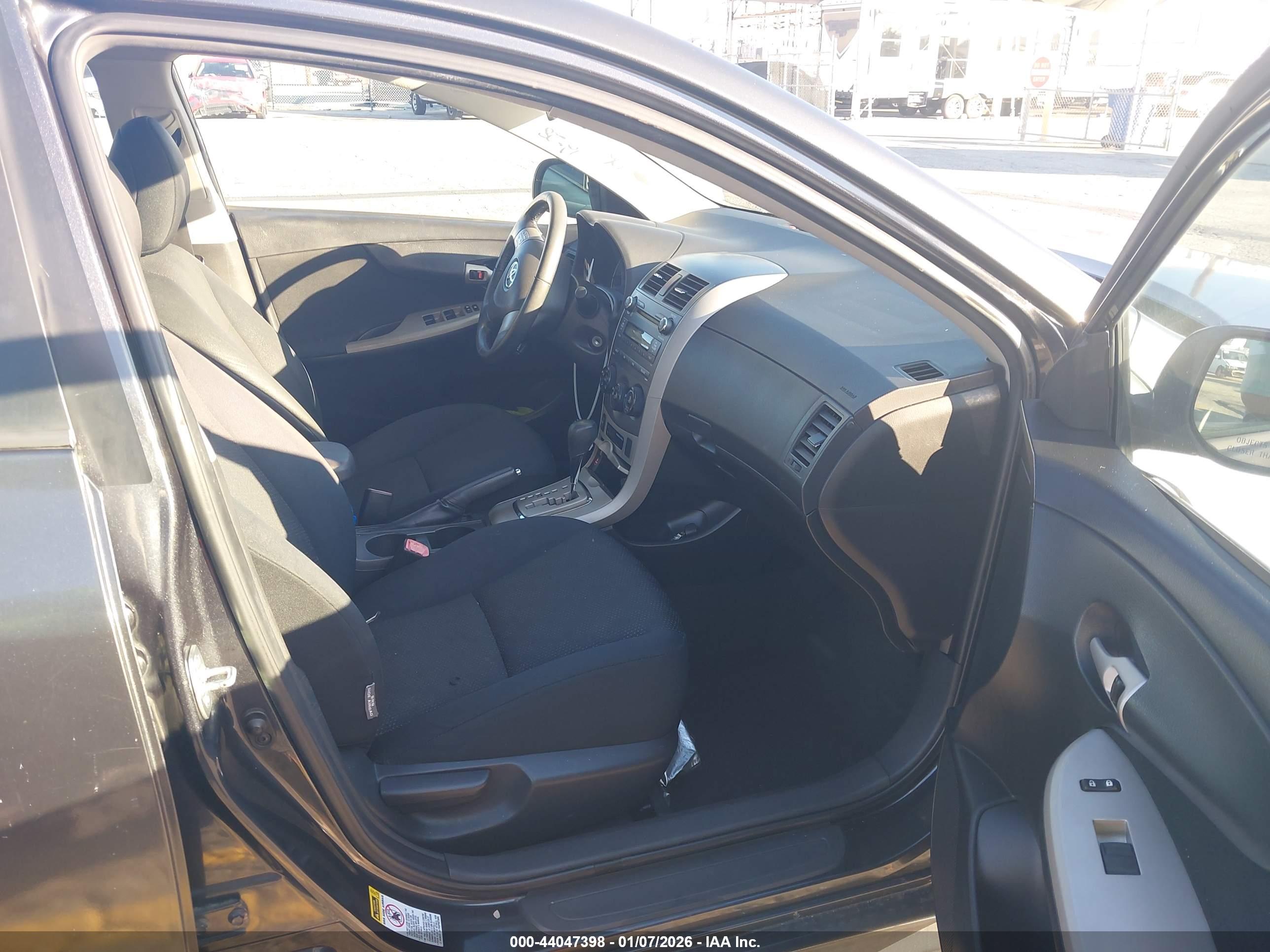 TOYOTA COROLLA image 5