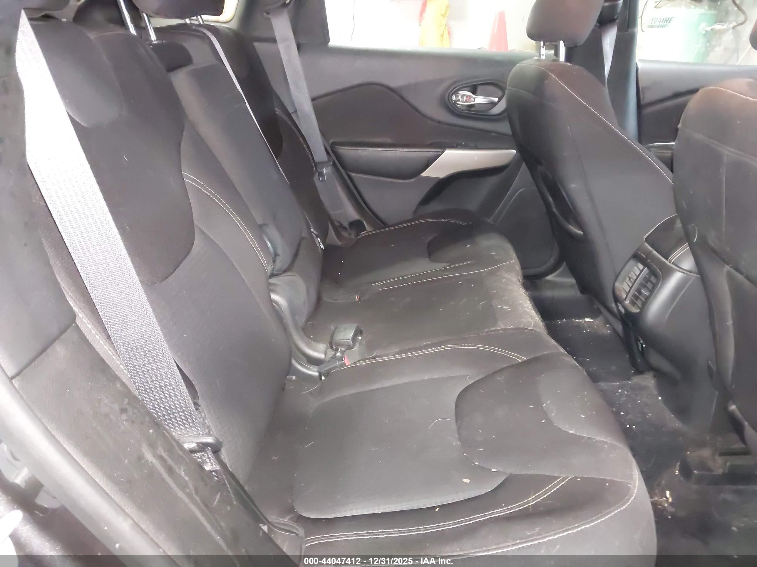 JEEP CHEROKEE image 8
