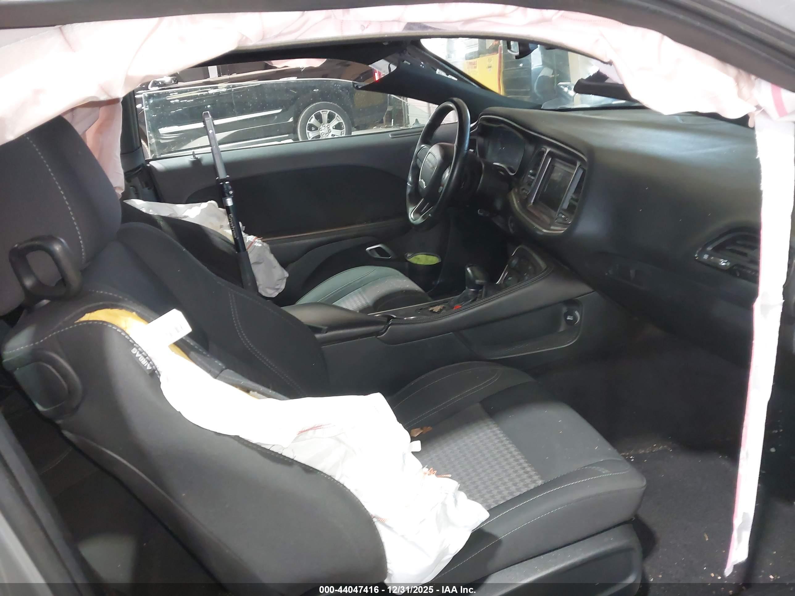 DODGE CHALLENGER image 5