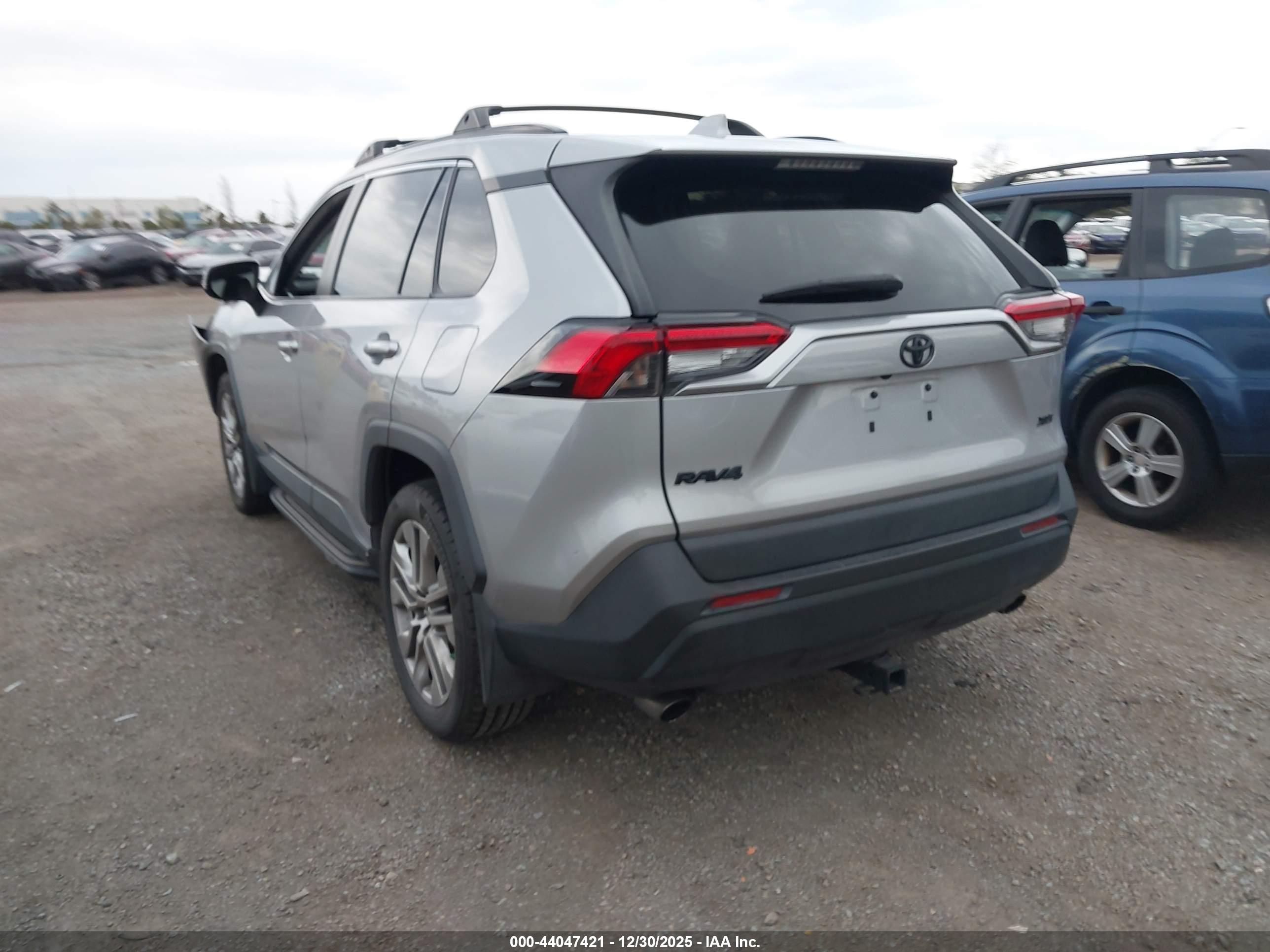TOYOTA RAV4 image 3