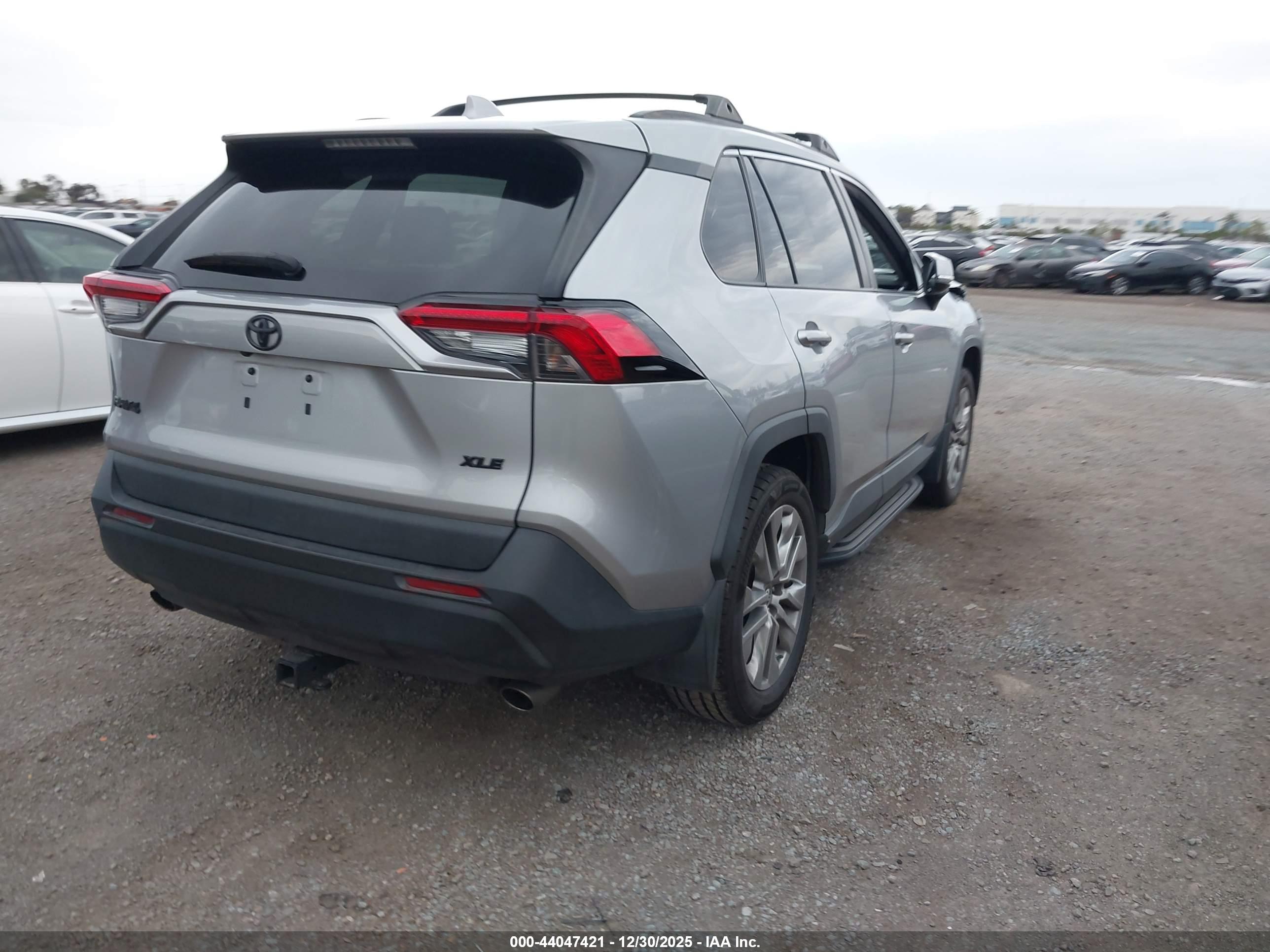 TOYOTA RAV4 image 4