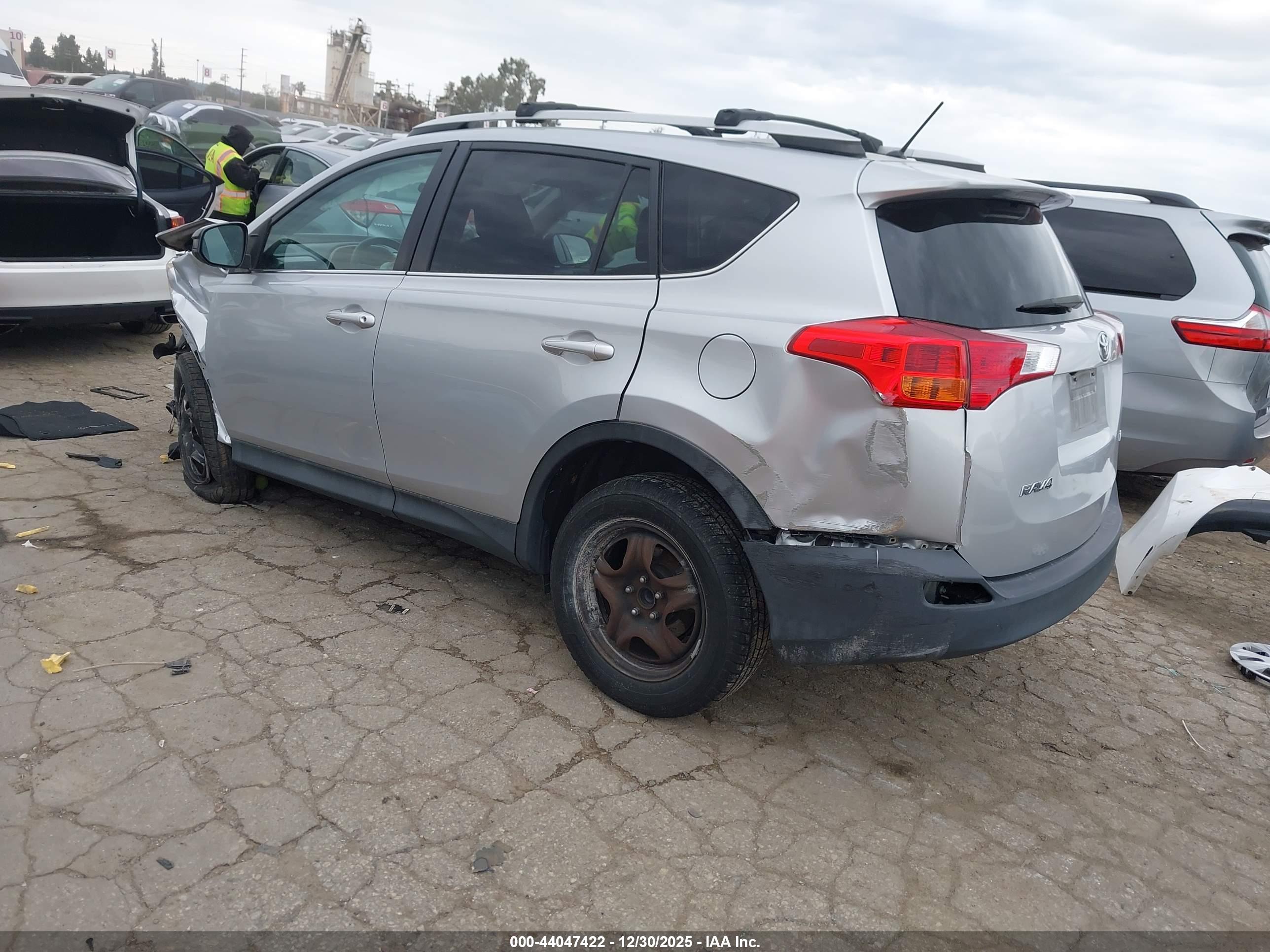 TOYOTA RAV4 image 3