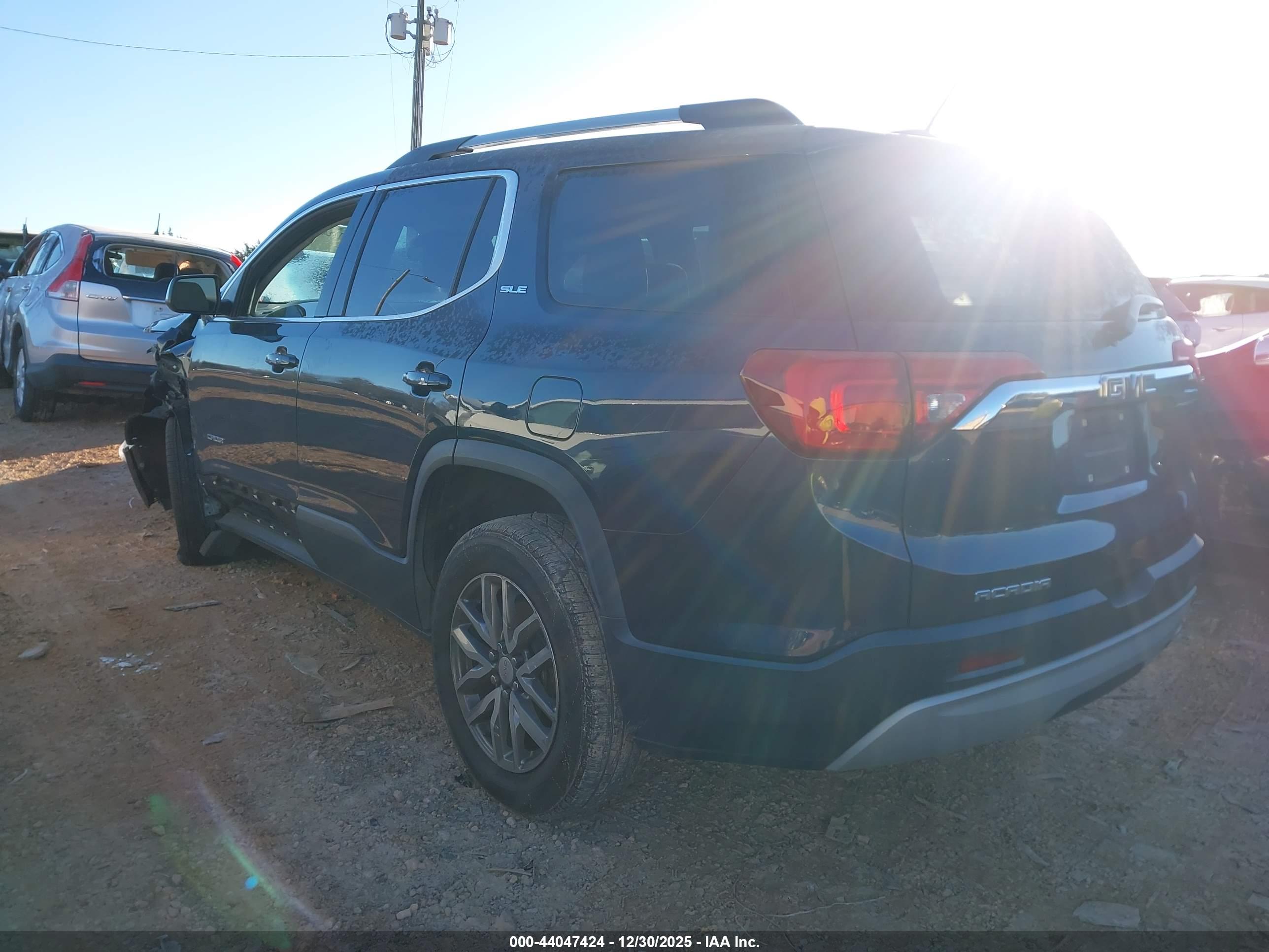 GMC ACADIA image 3