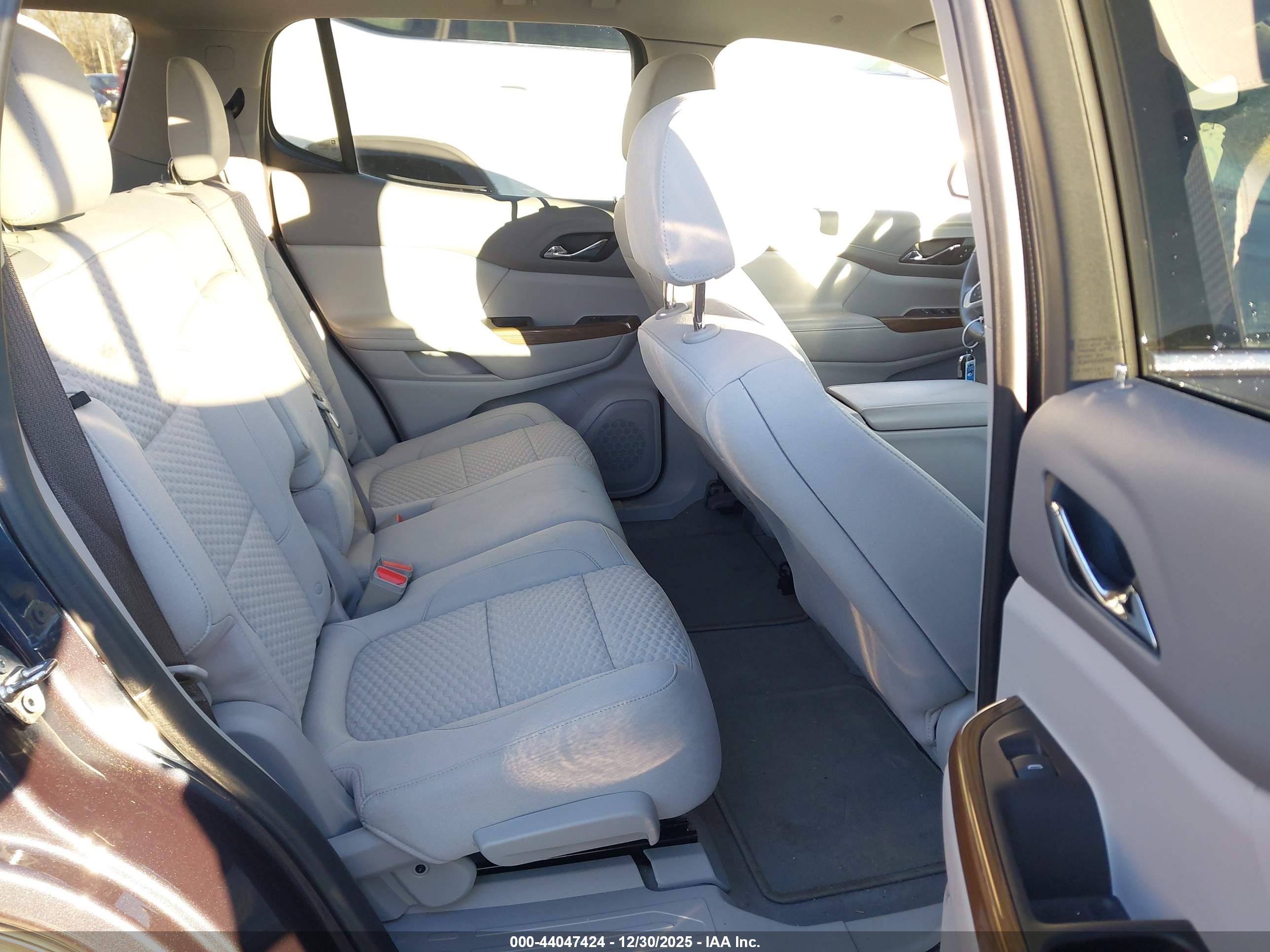 GMC ACADIA image 8