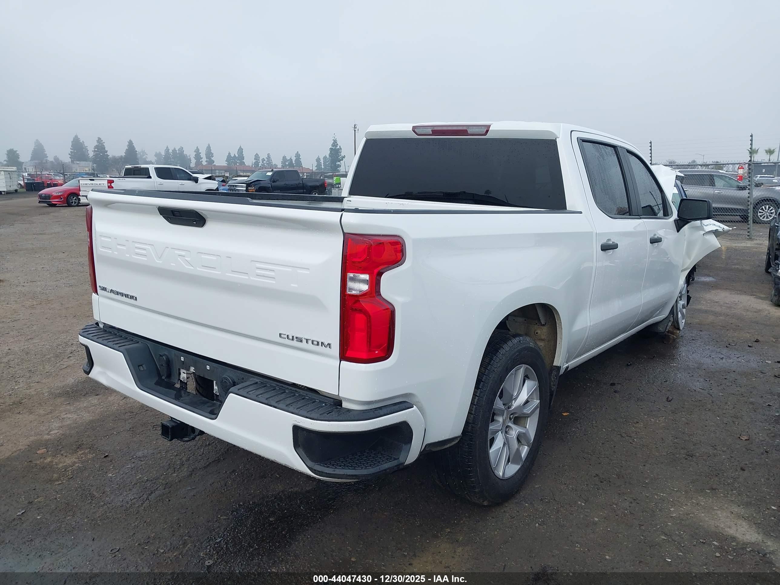 CHEVROLET SILVERADO image 4
