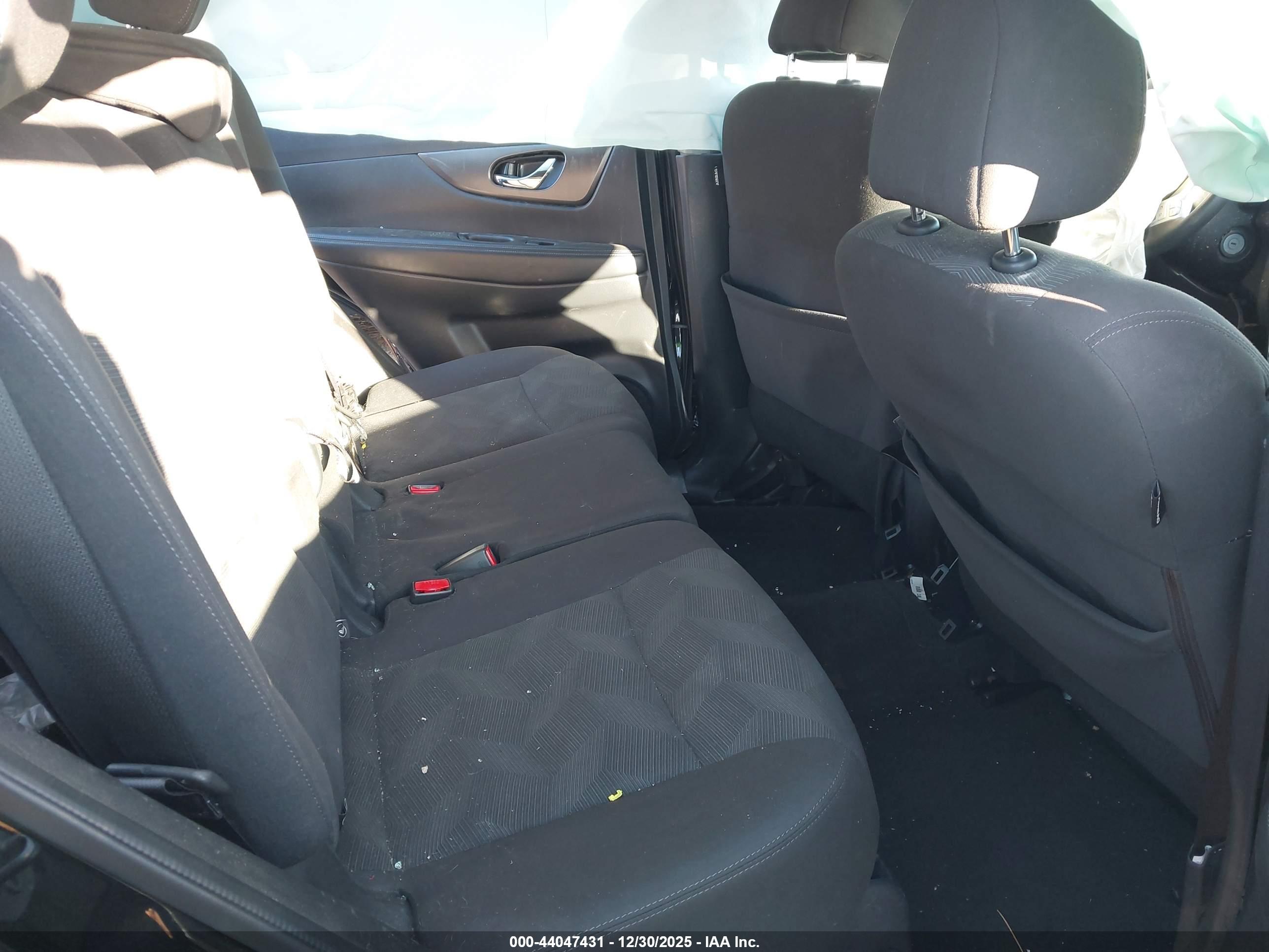 NISSAN ROGUE image 8
